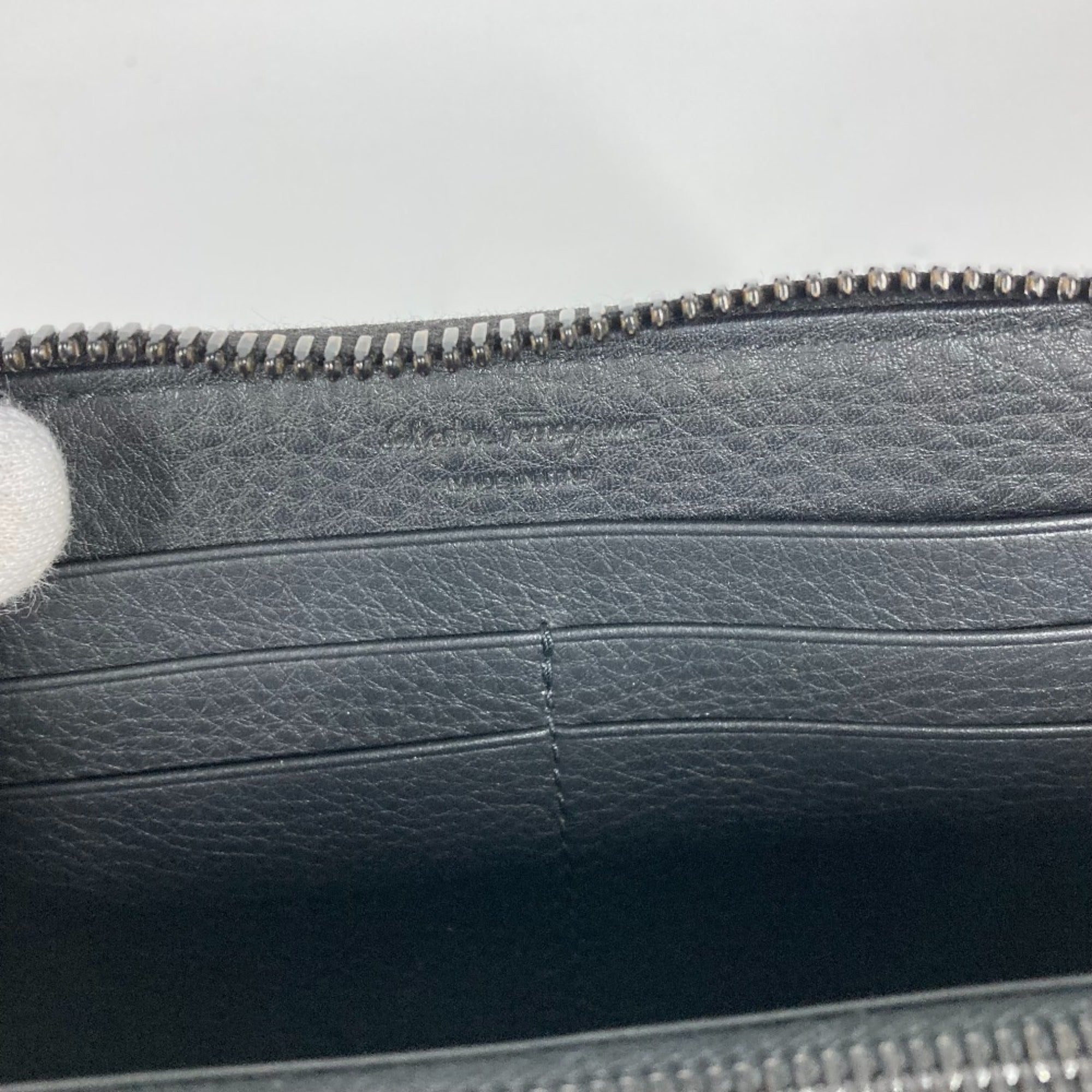 Salvatore Ferragamo Black Red Color Leather Long Wallet (Bi-Fold) (Pre-Owned)