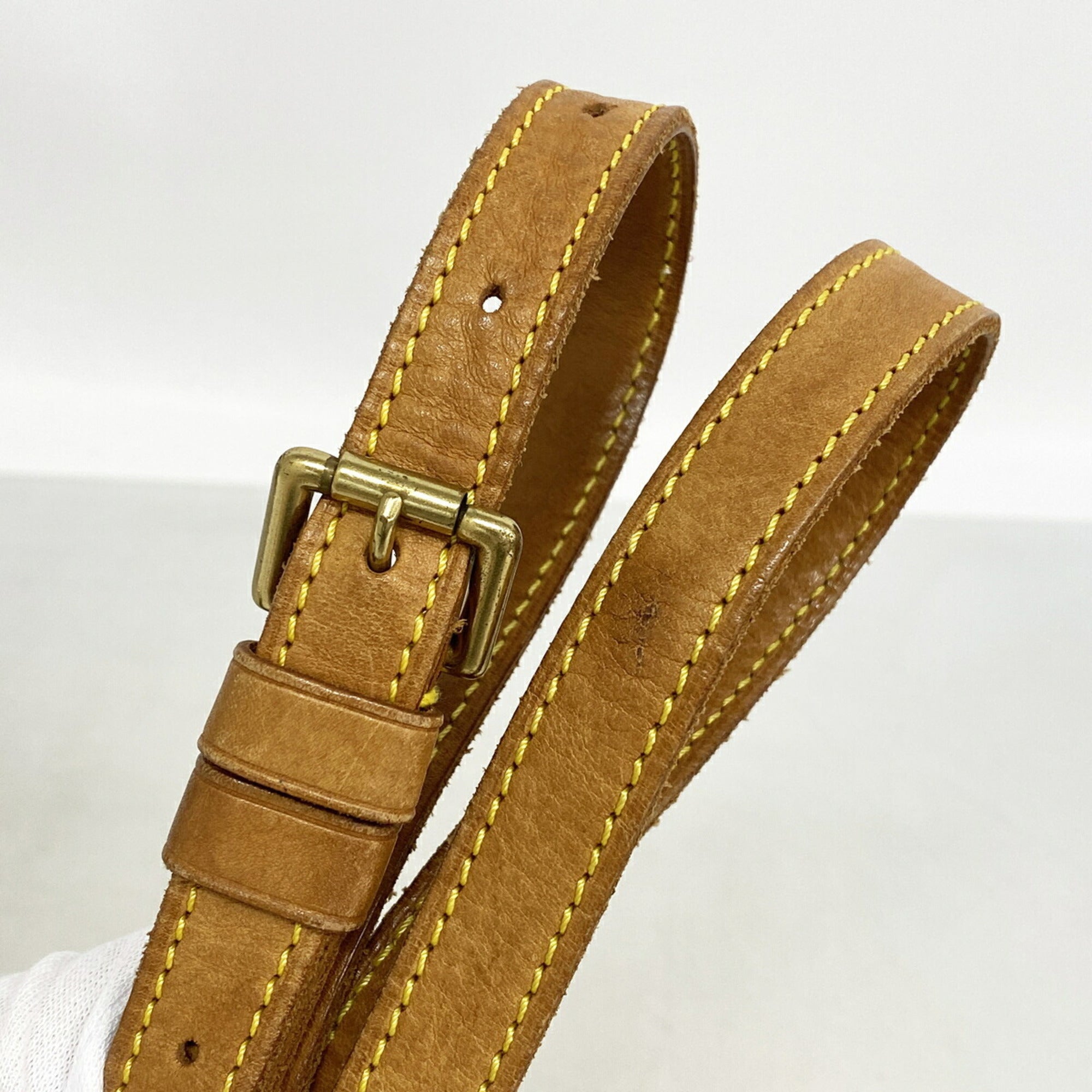 Louis Vuitton Brown Shoulder Bag (Pre-Owned)