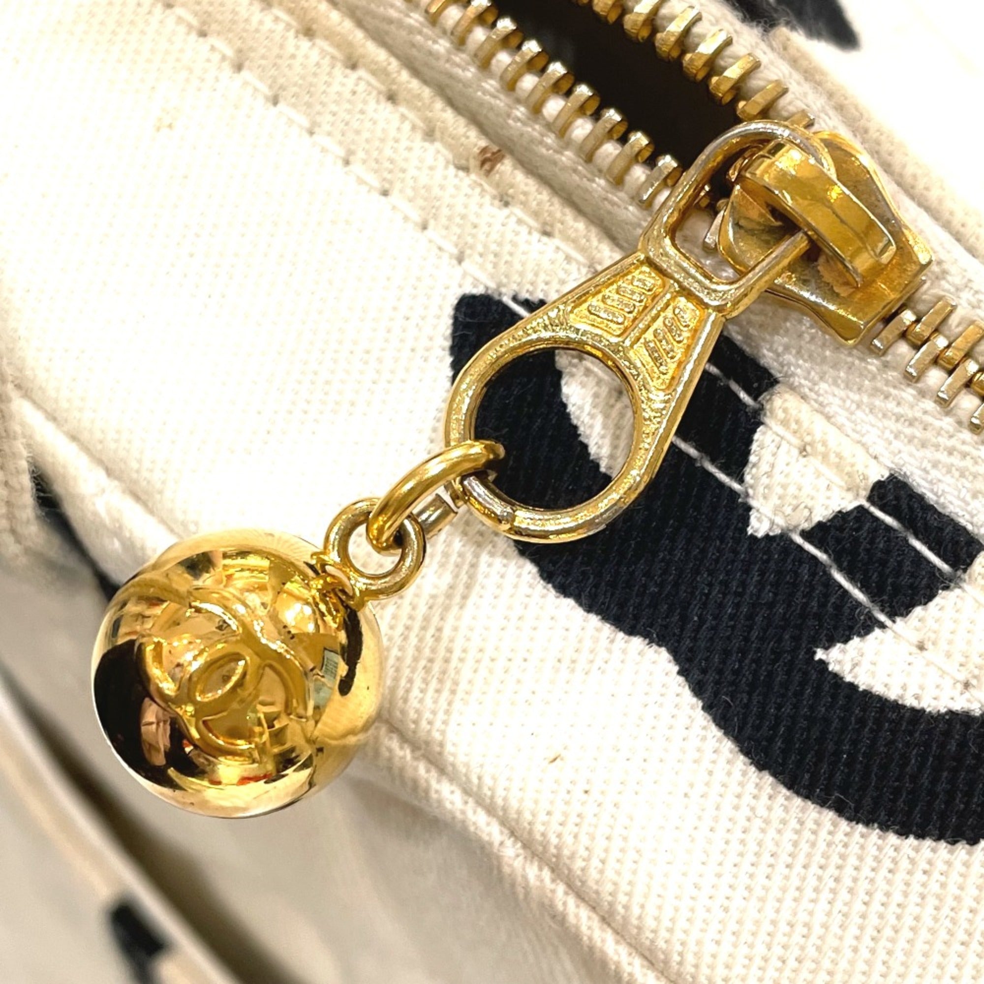Chanel White Cotton Handbag (Pre-Owned)