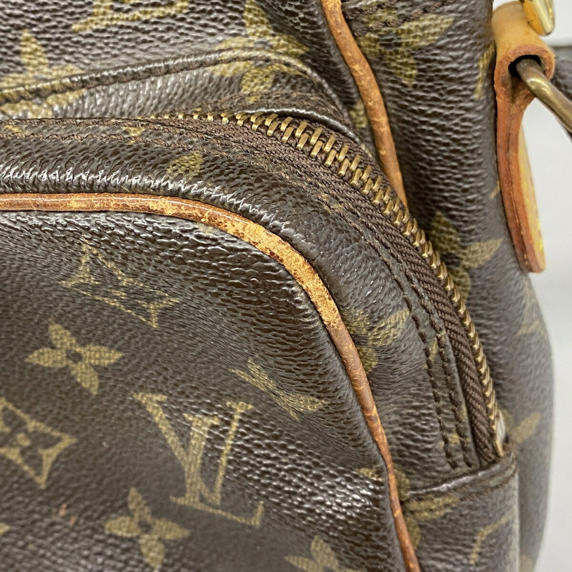 Louis Vuitton Brown Shoulder Bag (Pre-Owned)