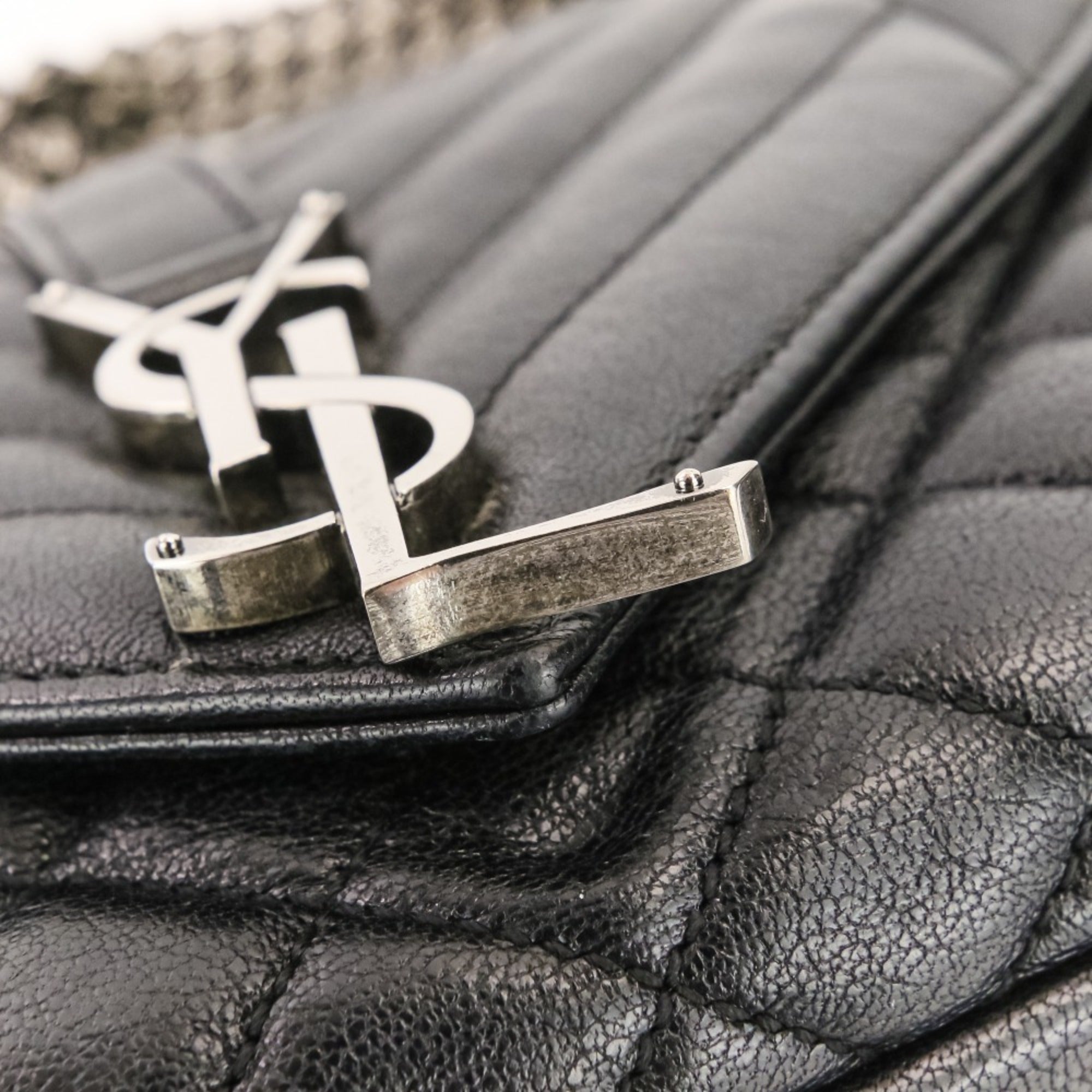 Yves Saint Laurent Black Leather Shoulder Bag (Pre-Owned)