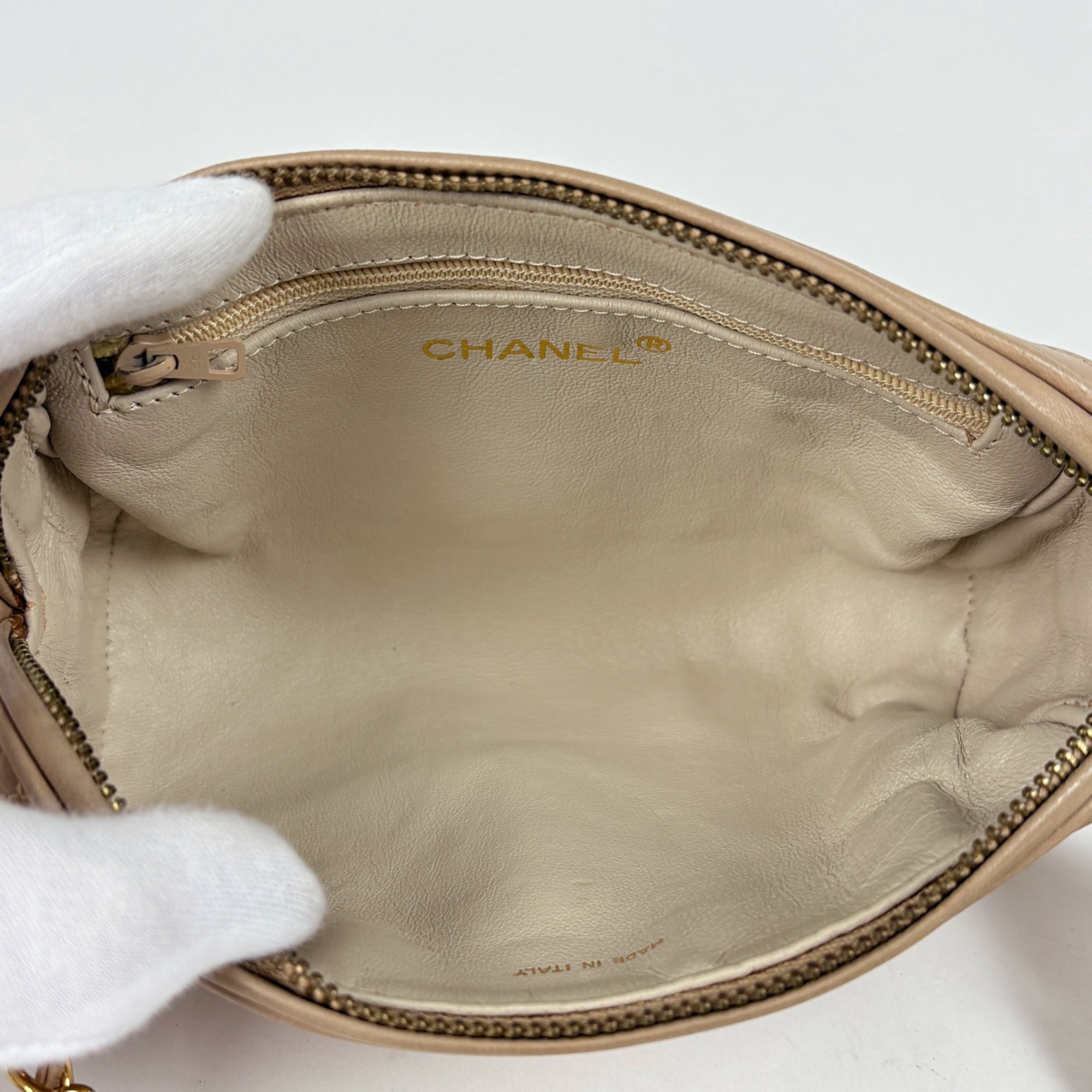 Chanel Matelasse Beige Leather Shoulder Bag (Pre-Owned)
