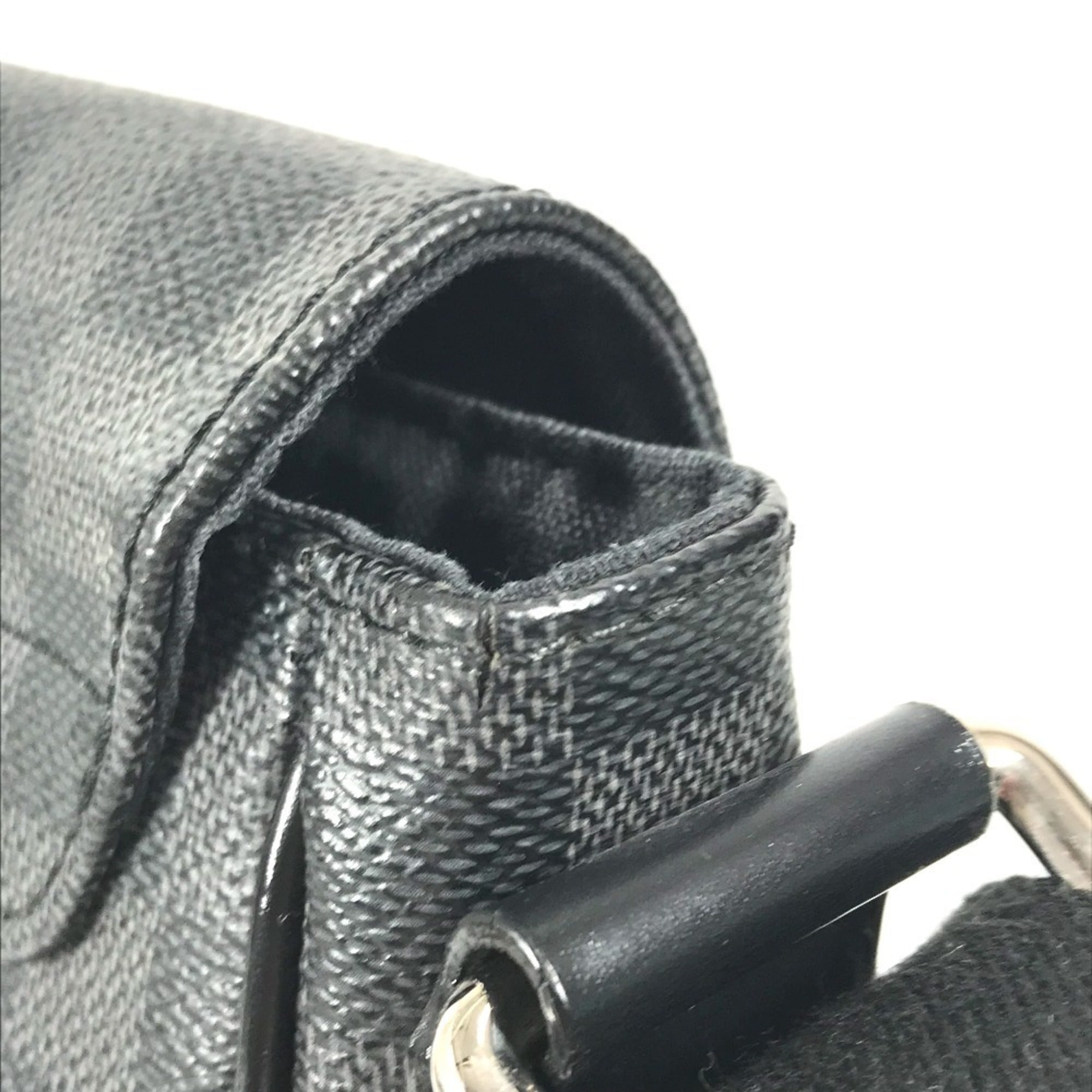 Louis Vuitton Black Damier Graphite Messenger Bag Shoulder Bag (Pre-Owned)