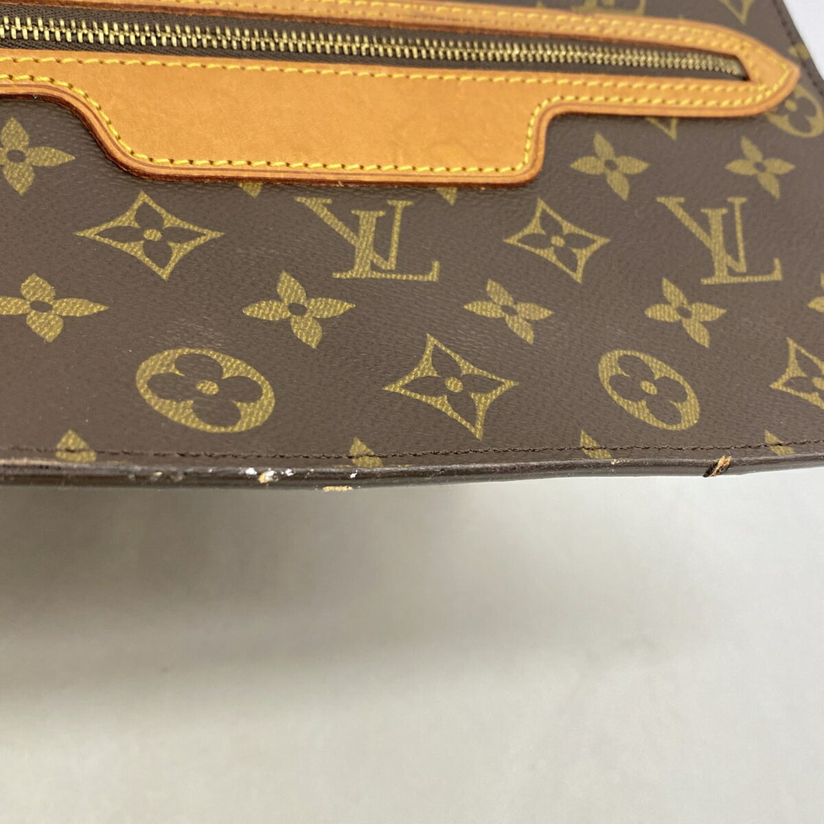 Louis Vuitton Brown Shoulder Bag (Pre-Owned)