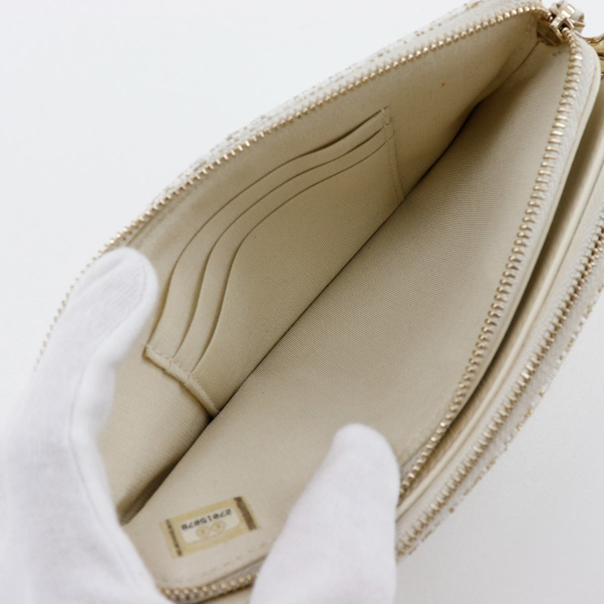 Chanel White Tweed Shoulder Bag (Pre-Owned)
