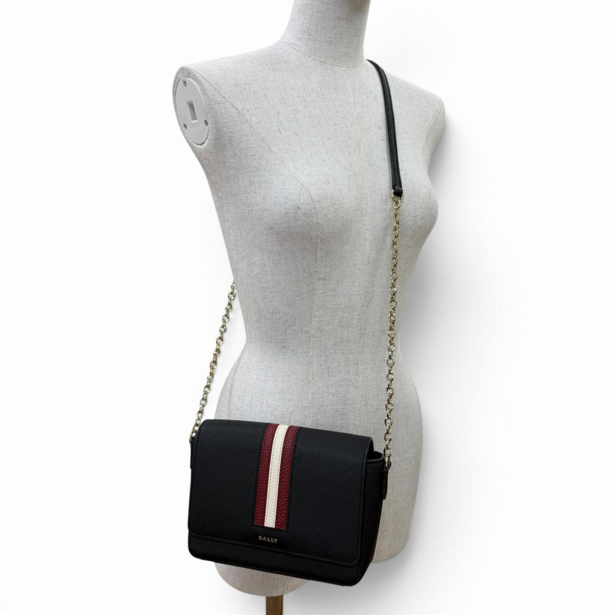 Bally Black Leather Shoulder Bag (Pre-Owned)