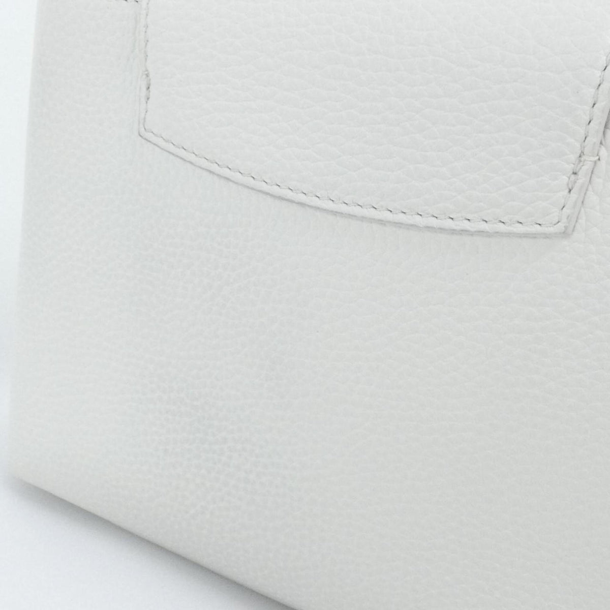 Louis Vuitton Blanc Handbag (Pre-Owned)