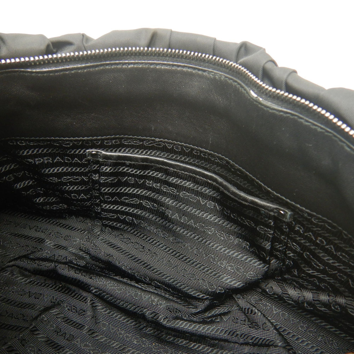Prada Nero Nylon Handbag (Pre-Owned)