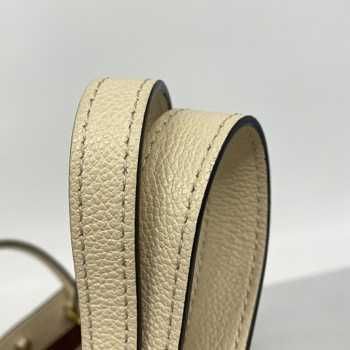 Louis Vuitton Cream Handbag (Pre-Owned)