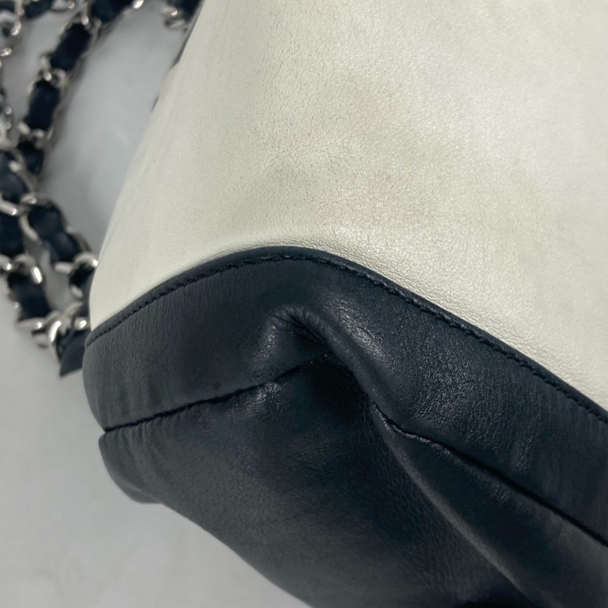 Chanel Black White Leather Boston Bag Shoulder Bag (Pre-Owned)