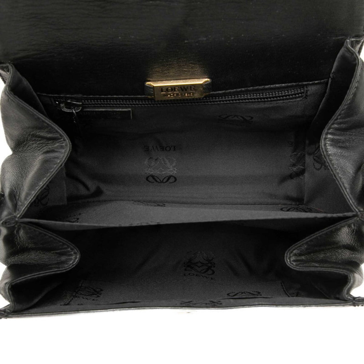 Loewe Black Leather Shoulder Bag (Pre-Owned)