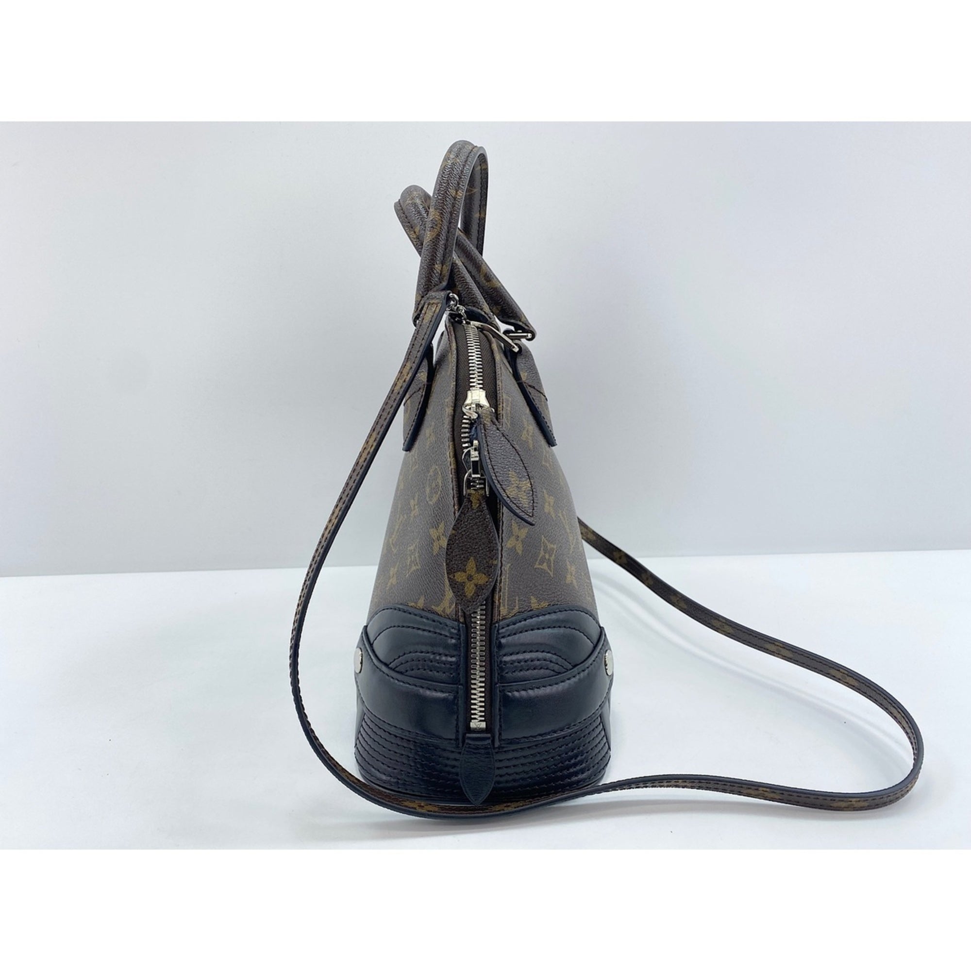 Louis Vuitton Brown Handbag (Pre-Owned)