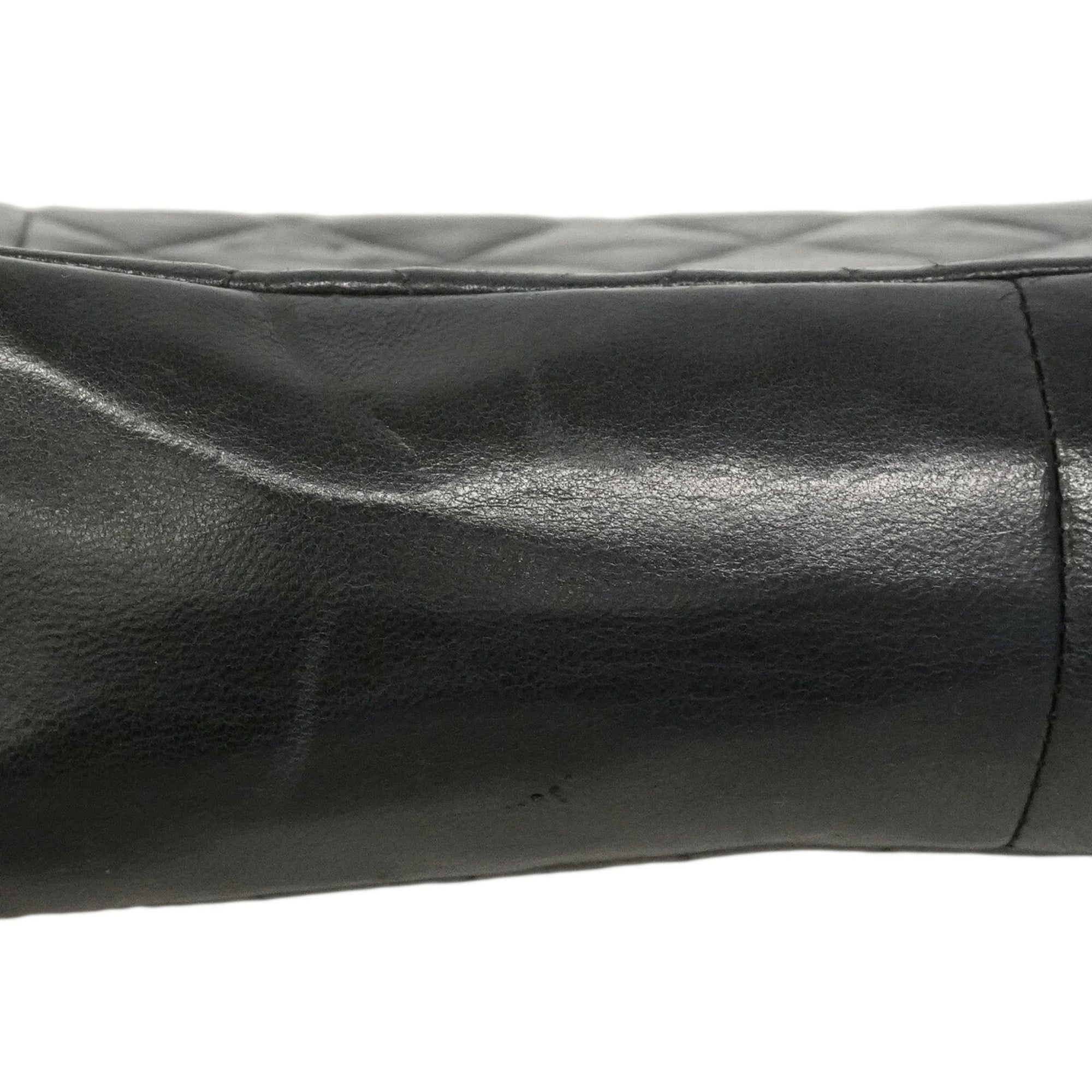 Chanel Black Leather Shoulder Bag (Pre-Owned)