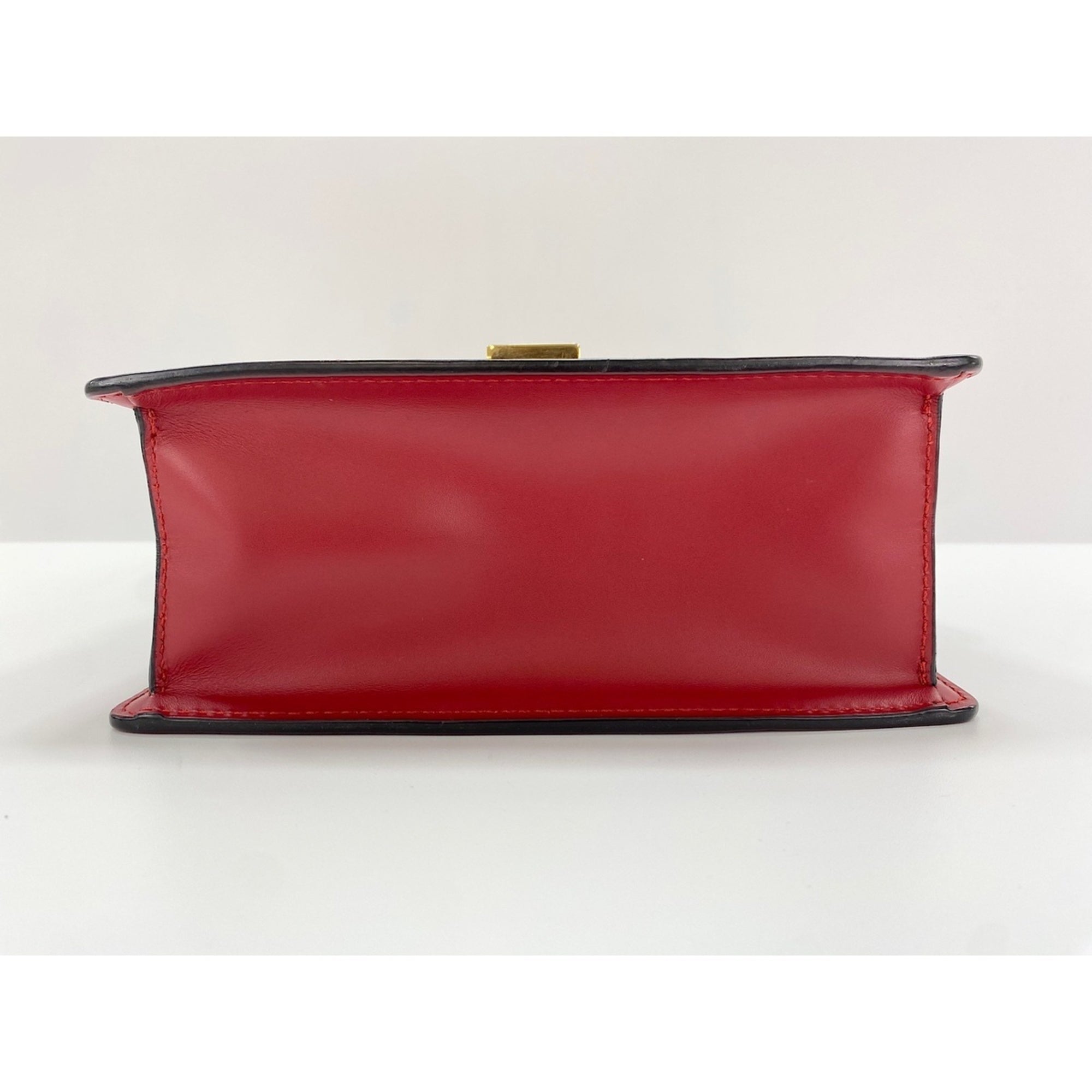 Gucci Red Color Handbag (Pre-Owned)