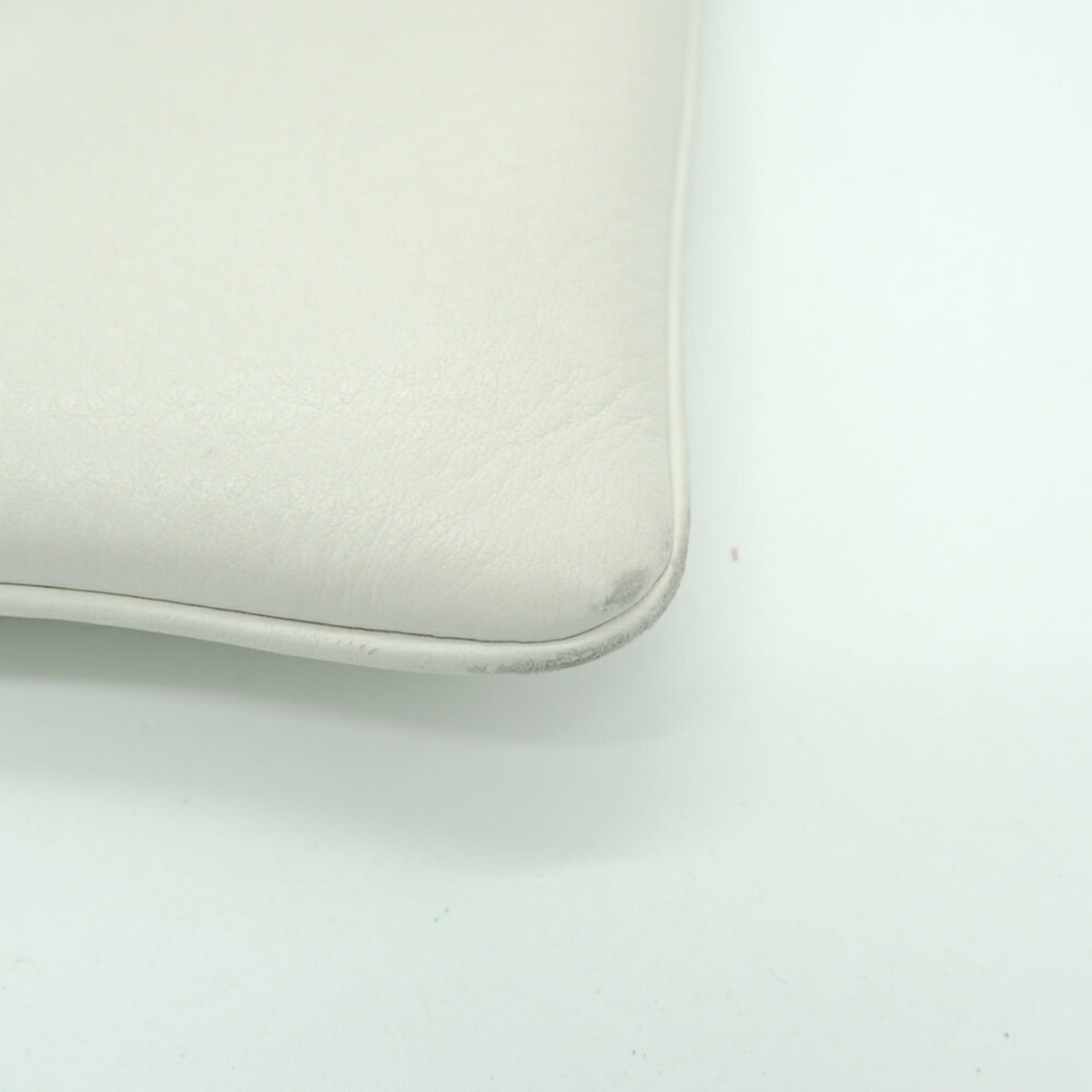 Balenciaga White Leather Clutch Bag (Pre-Owned)
