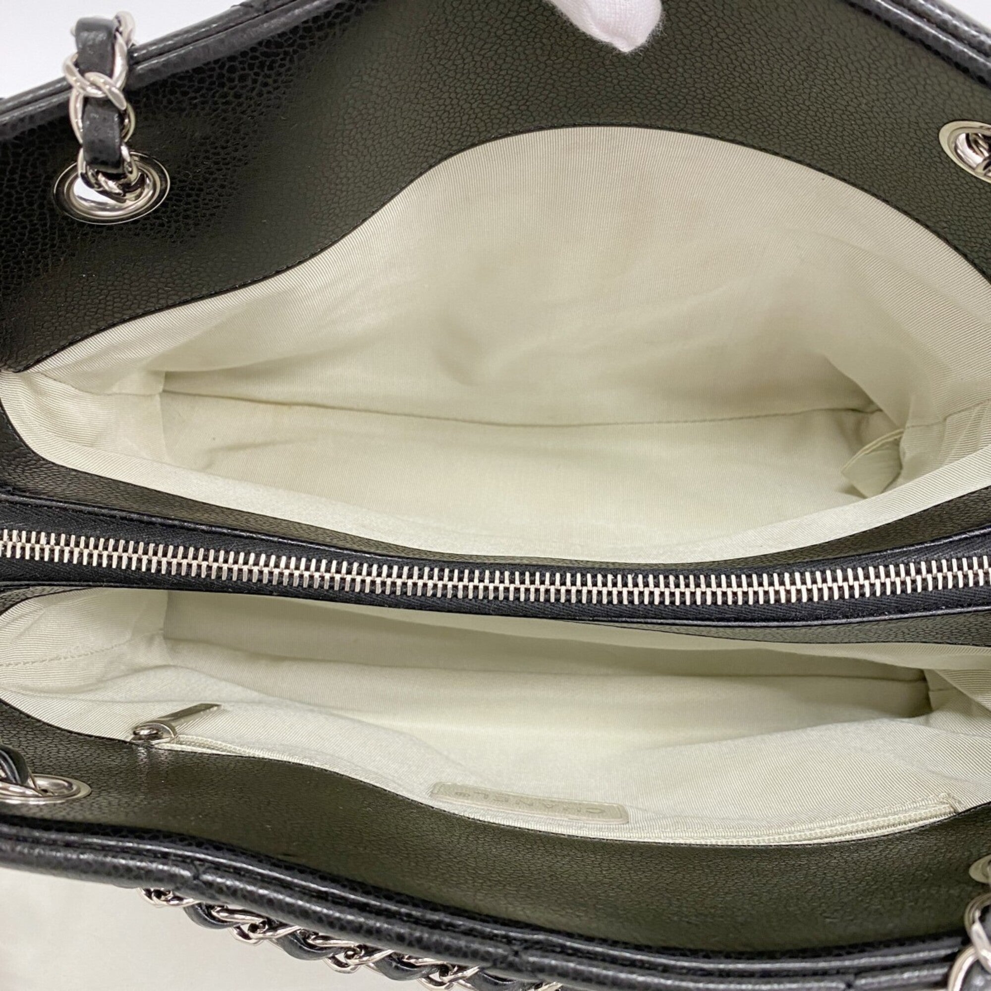 Chanel Black Grained Calfskin Shoulder Bag (Pre-Owned)