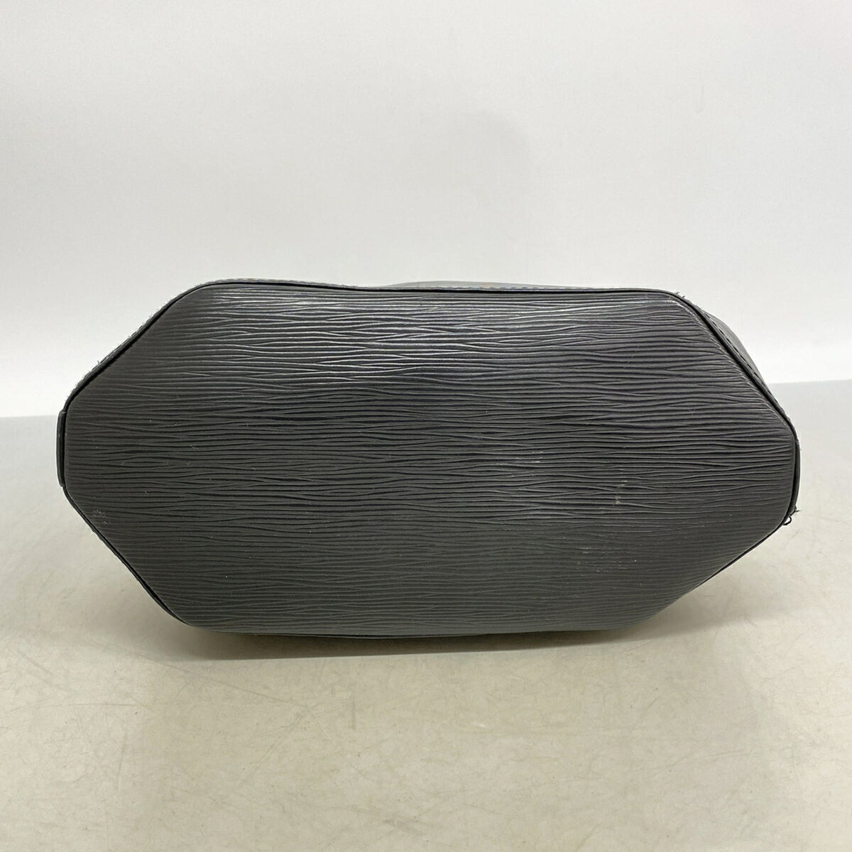 Louis Vuitton Noir Shoulder Bag (Pre-Owned)