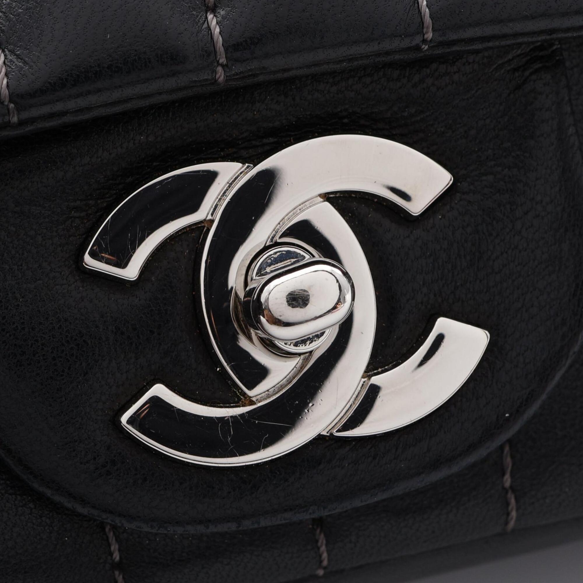 Chanel Black Leather Handbag Shoulder Bag (Pre-Owned)
