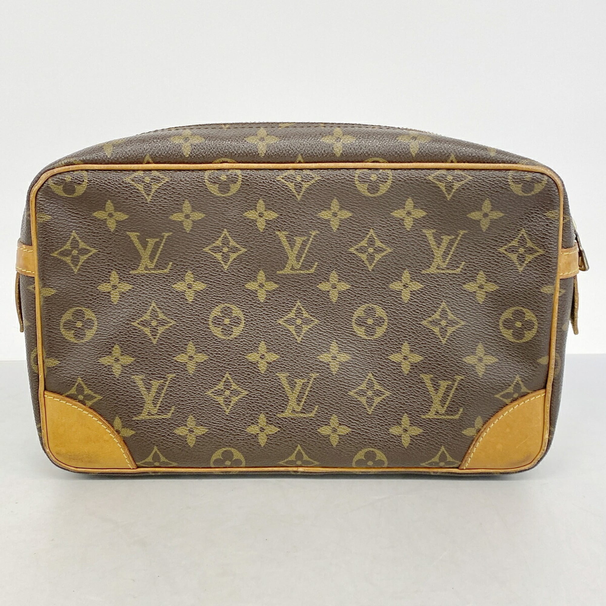 Louis Vuitton Brown Clutch Bag (Pre-Owned)