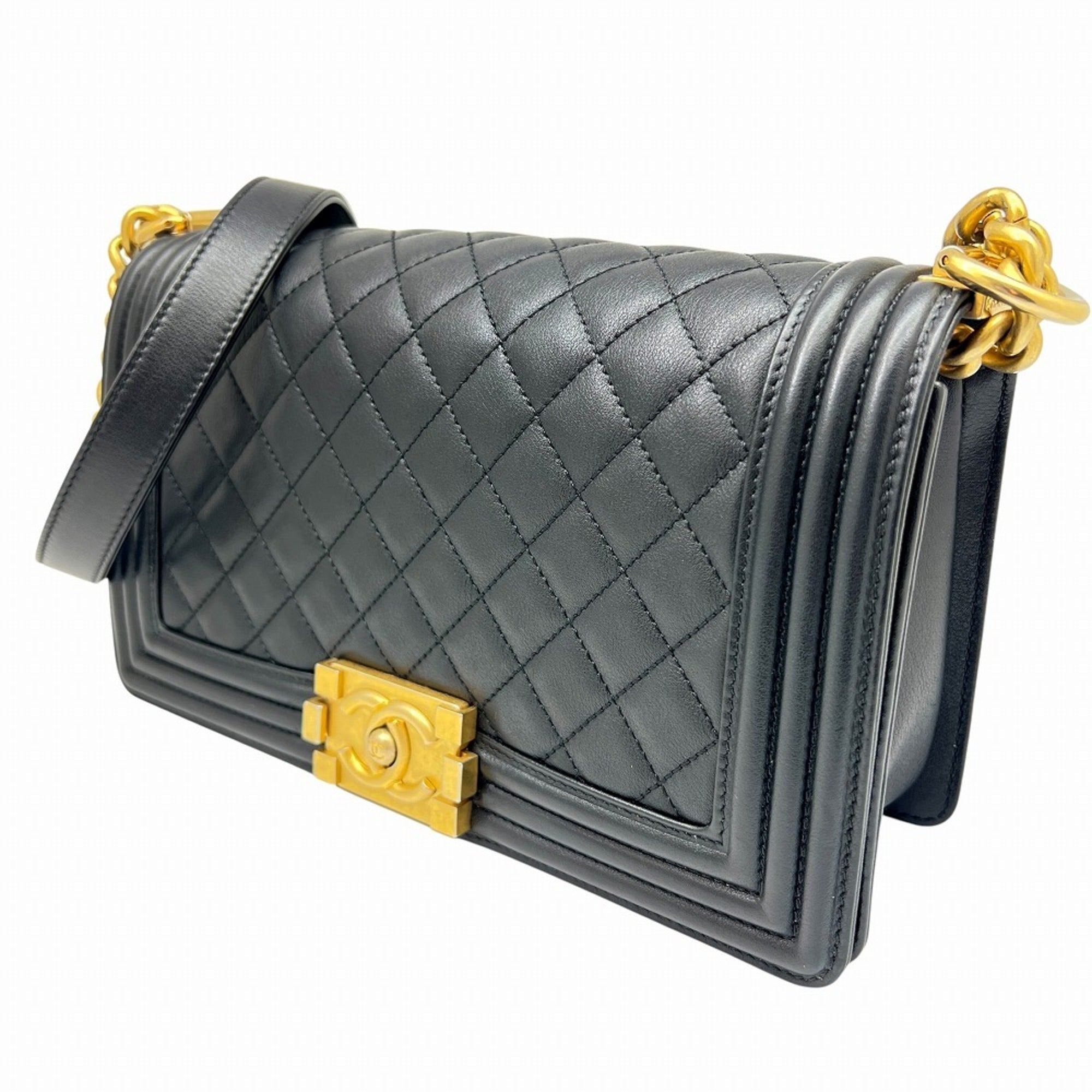 Chanel Matelasse Black Leather Shoulder Bag (Pre-Owned)