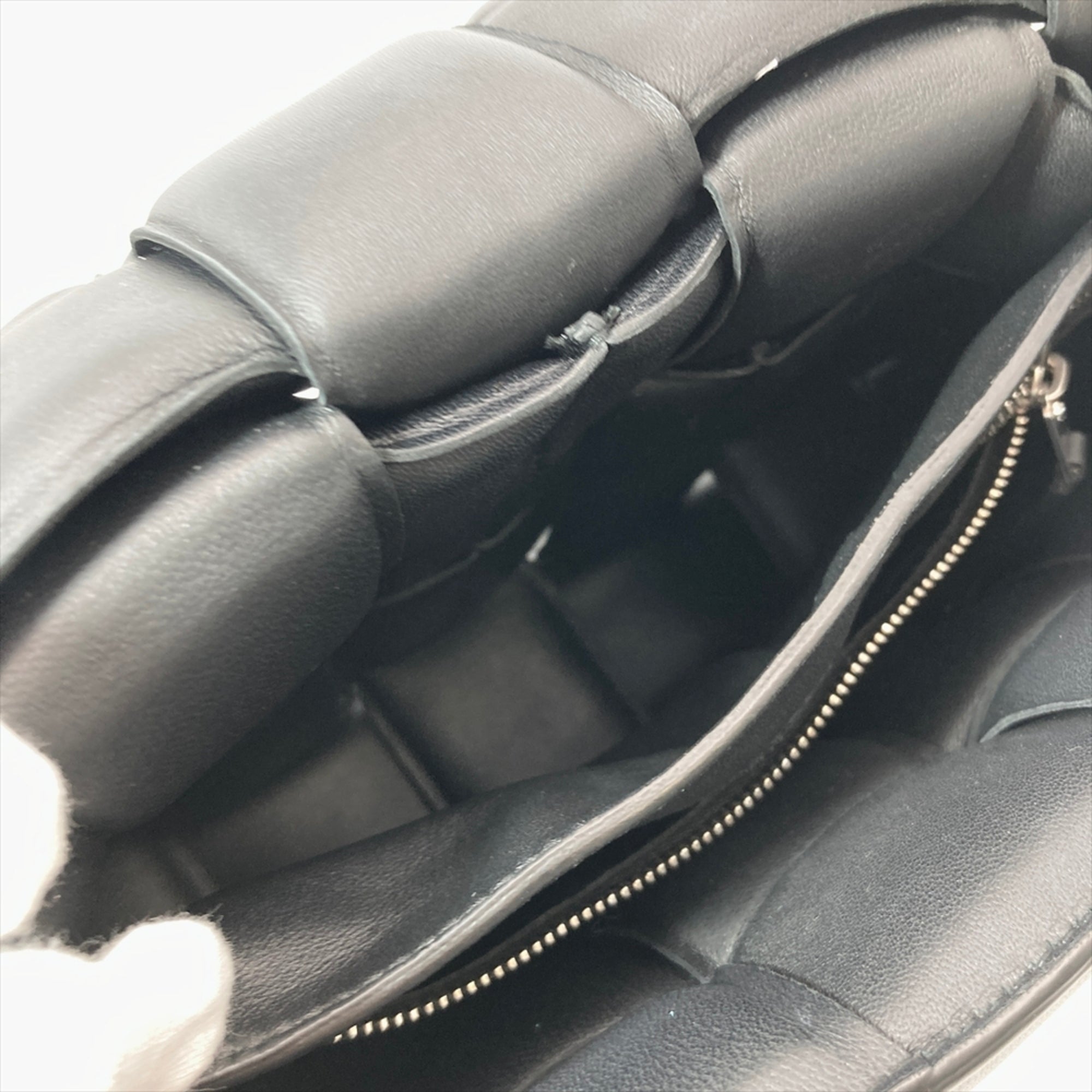 Bottega Veneta Black Intrecciato Shoulder Bag (Pre-Owned)