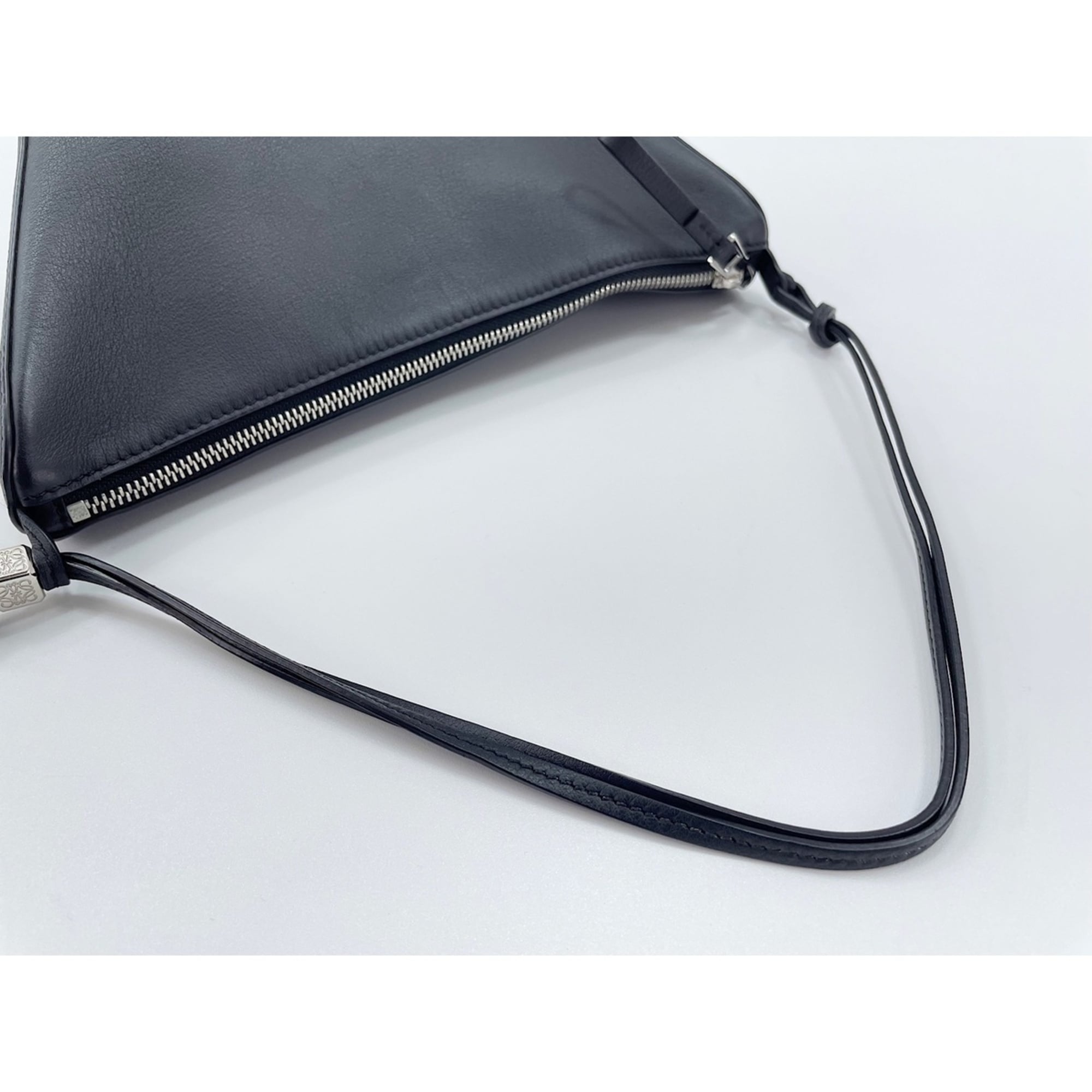 Loewe Black Shoulder Bag (Pre-Owned)