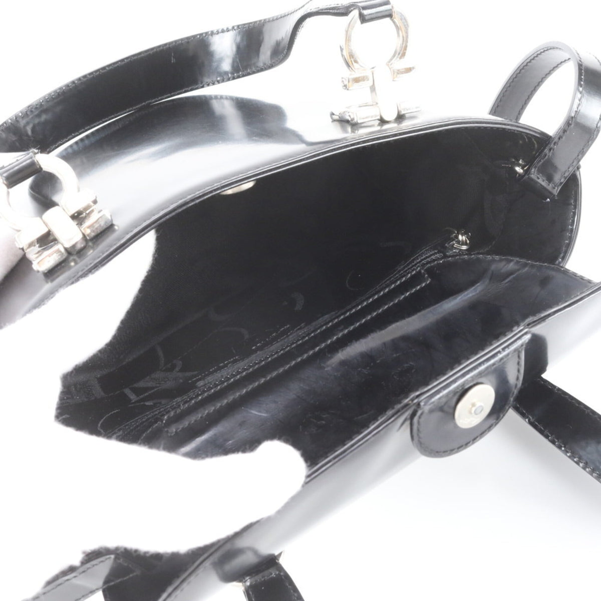 Salvatore Ferragamo Black Leather Shoulder Bag (Pre-Owned)