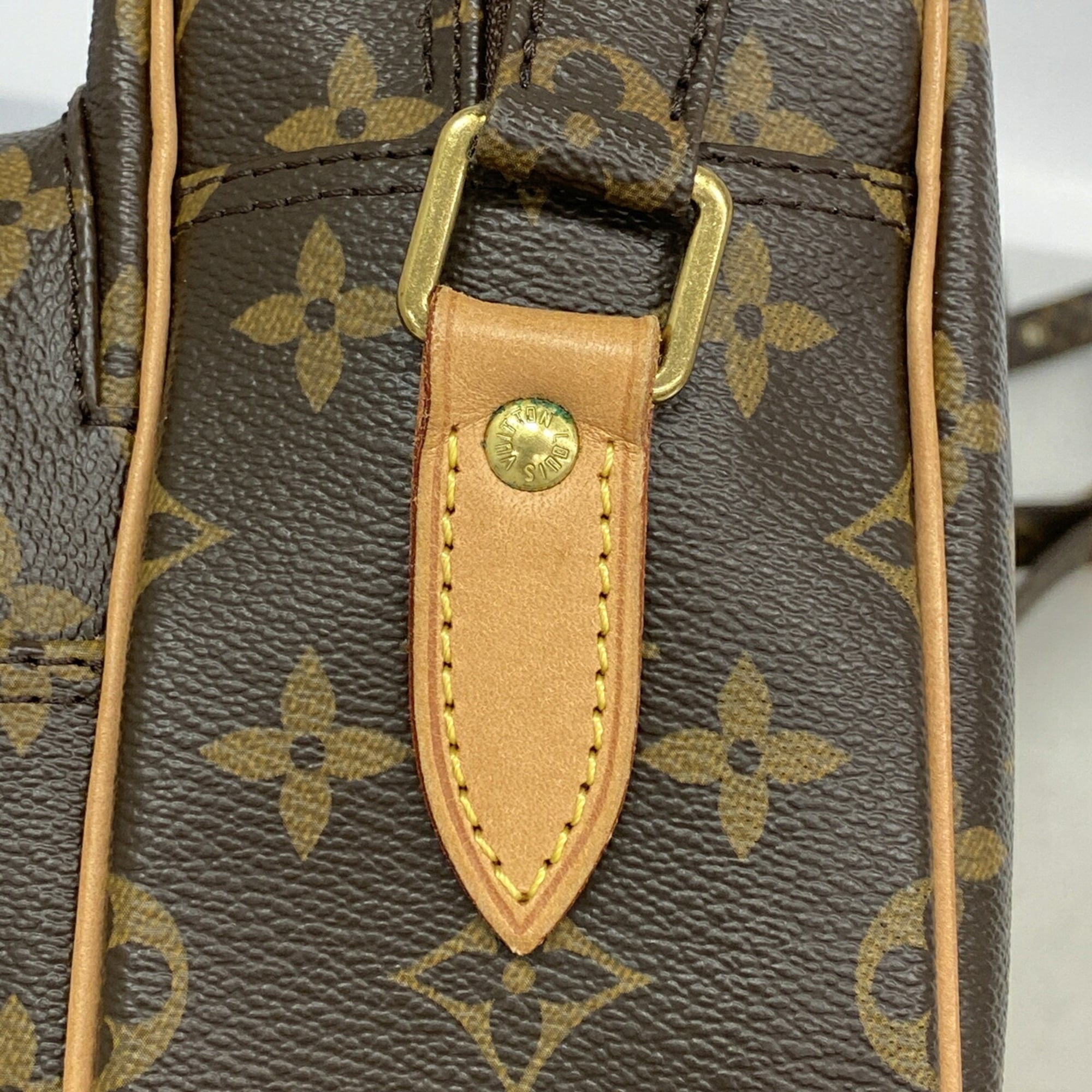 Louis Vuitton Brown Shoulder Bag (Pre-Owned)