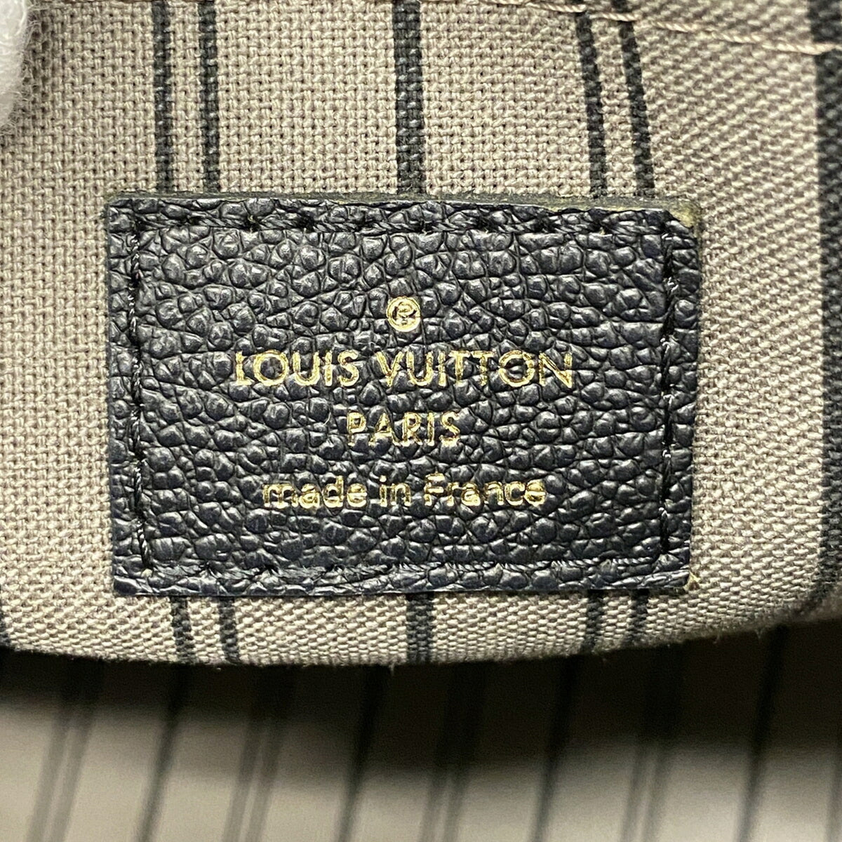 Louis Vuitton Noir Handbag (Pre-Owned)