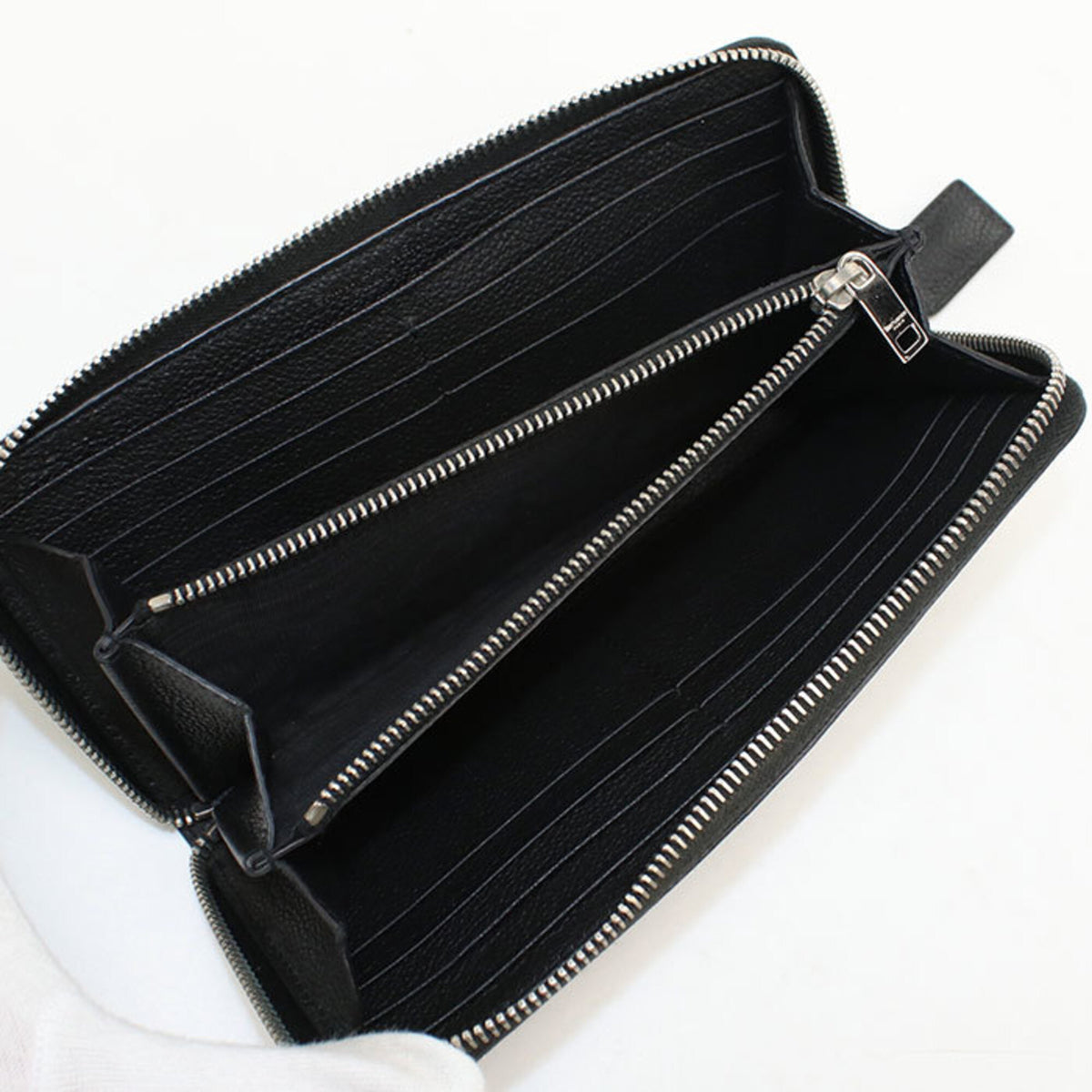 Saint Laurent Black Leather Long Wallet (Bi-Fold) (Pre-Owned)