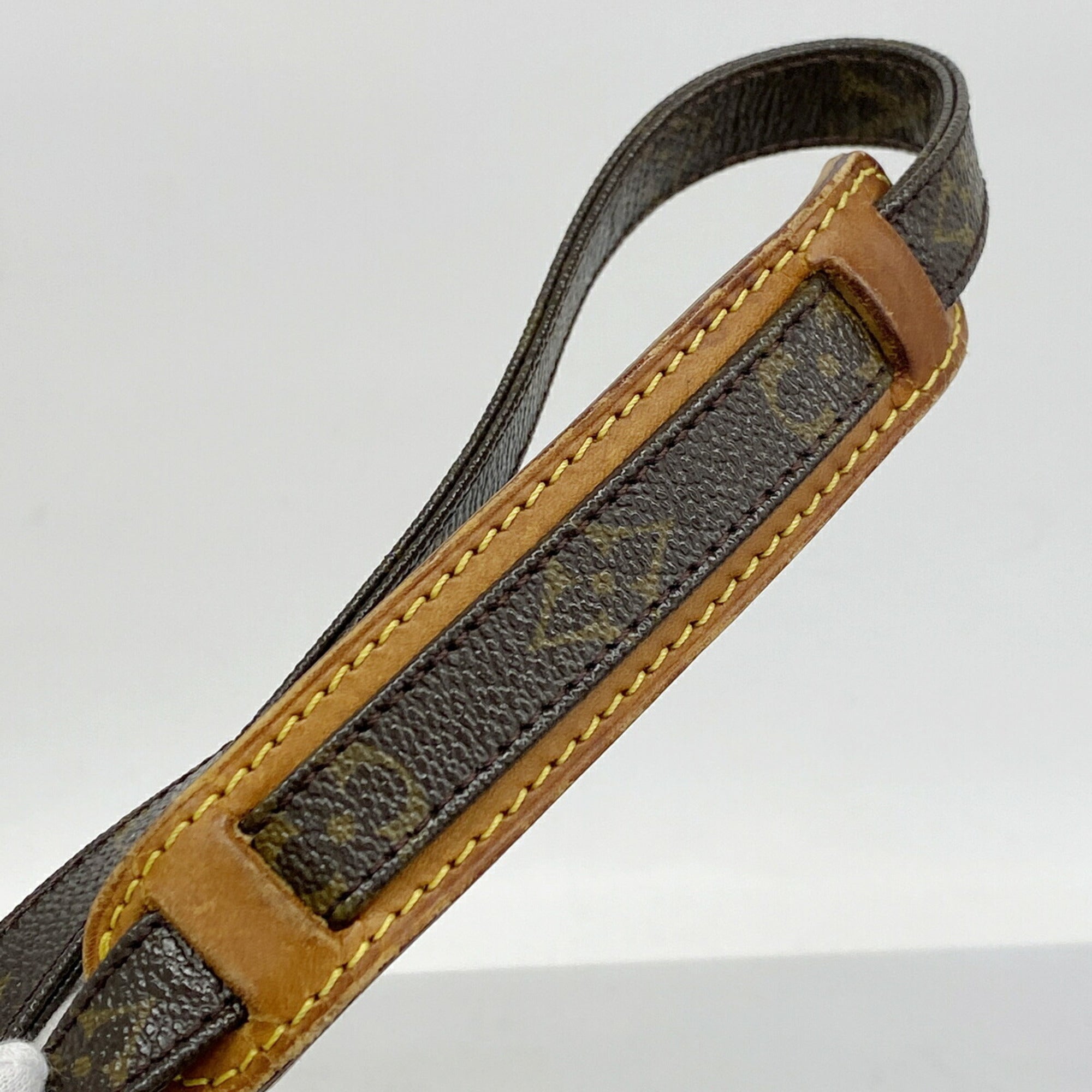 Louis Vuitton Brown Shoulder Bag (Pre-Owned)