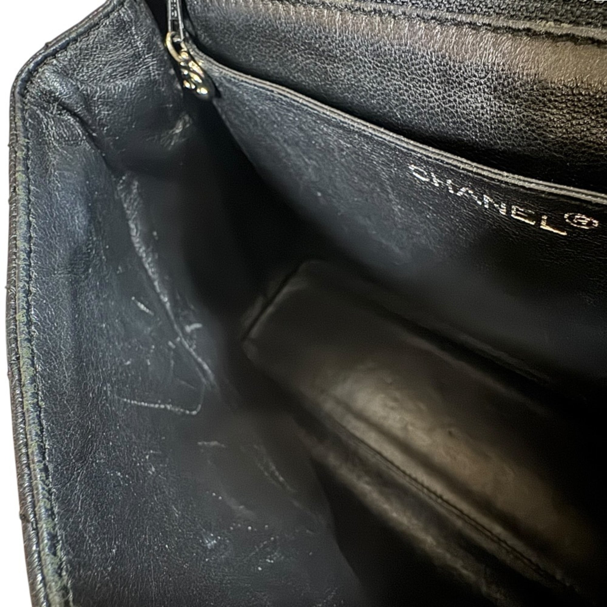 Chanel Matelasse Black Grained Calfskin Handbag (Pre-Owned)