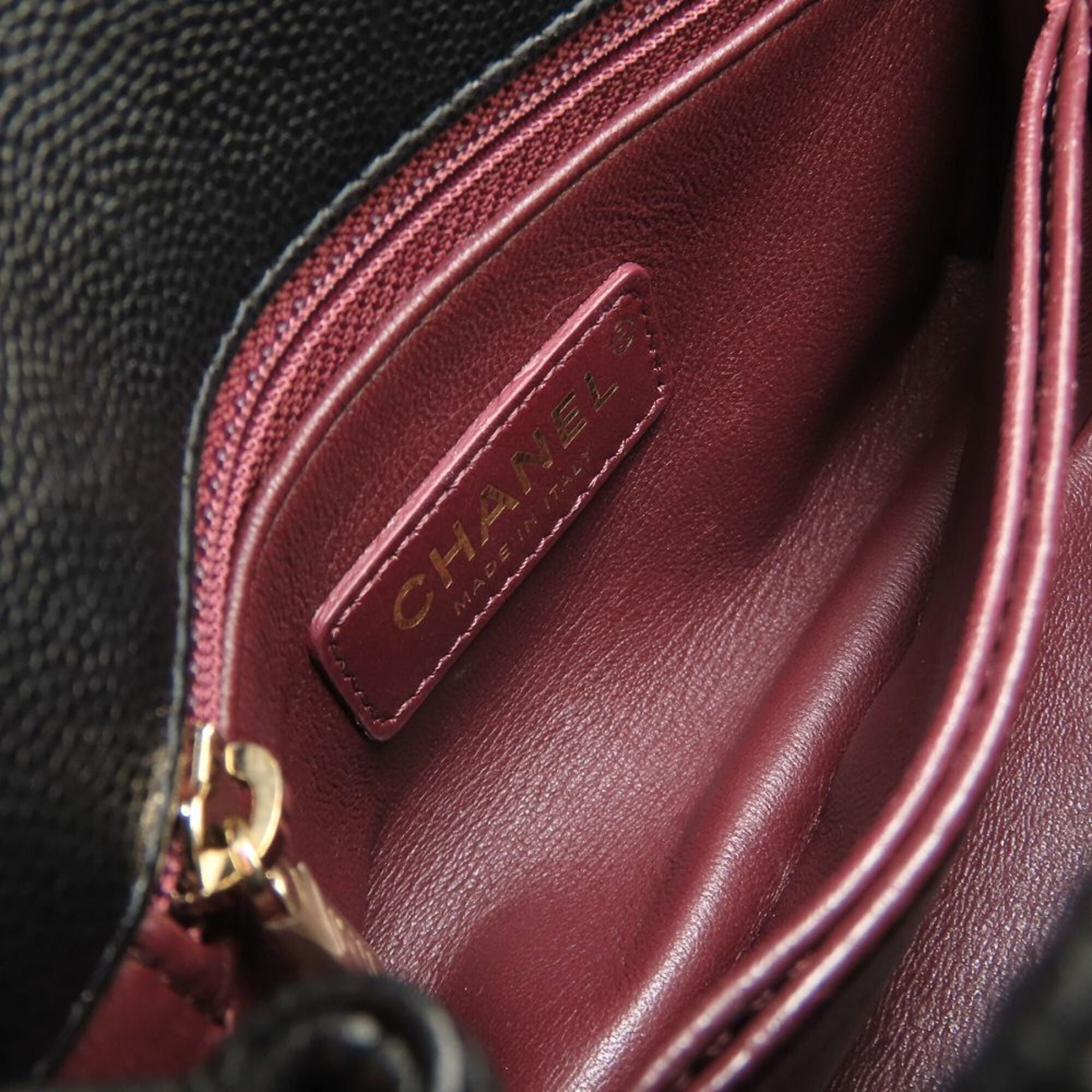 Chanel Black Grained Calfskin Handbag (Pre-Owned)