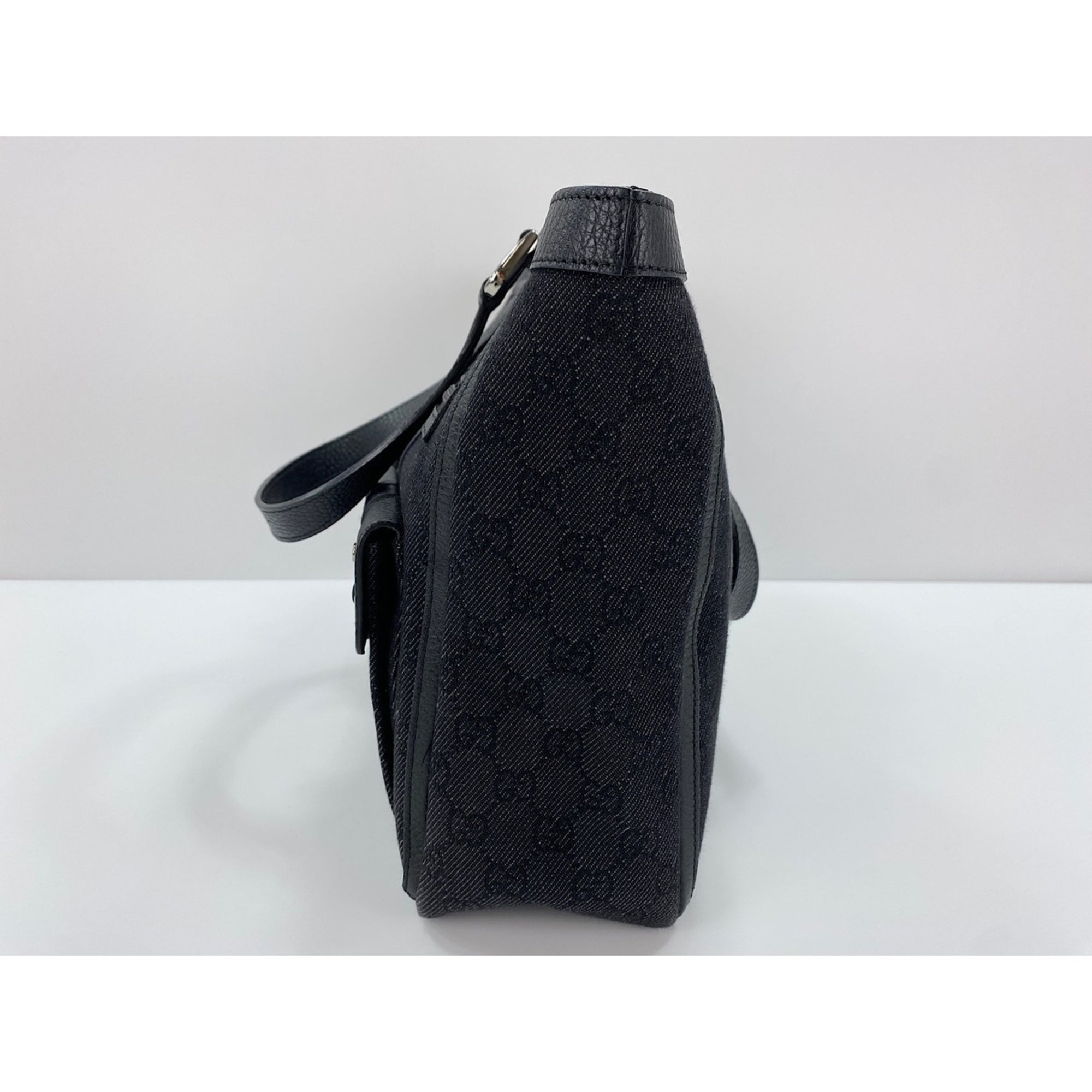 Gucci Abbey Black Tote Bag (Pre-Owned)
