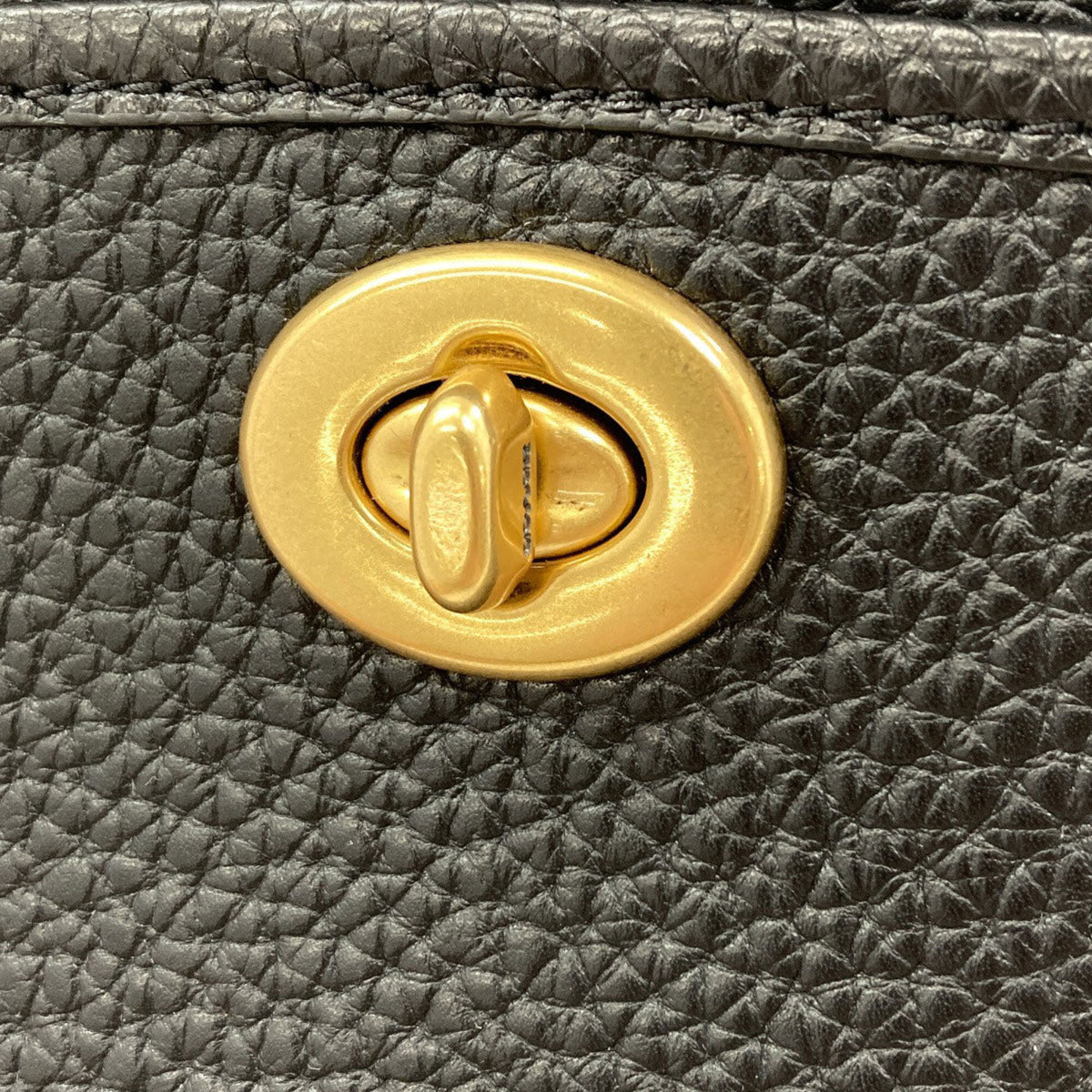 Coach Black Leather Shoulder Bag (Pre-Owned)