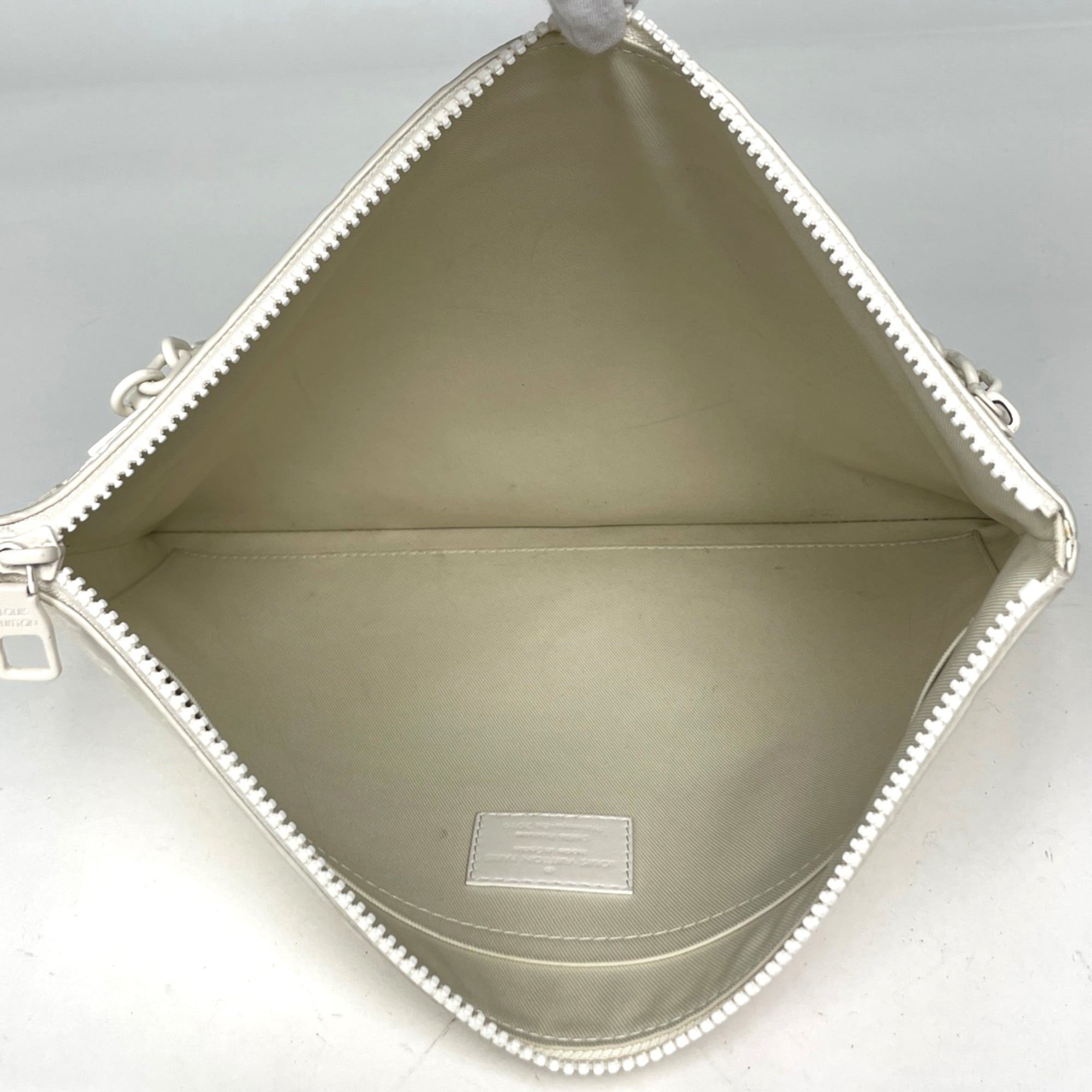 Louis Vuitton Ivory Monogram Leather Clutch Bag Pochette (Pre-Owned)