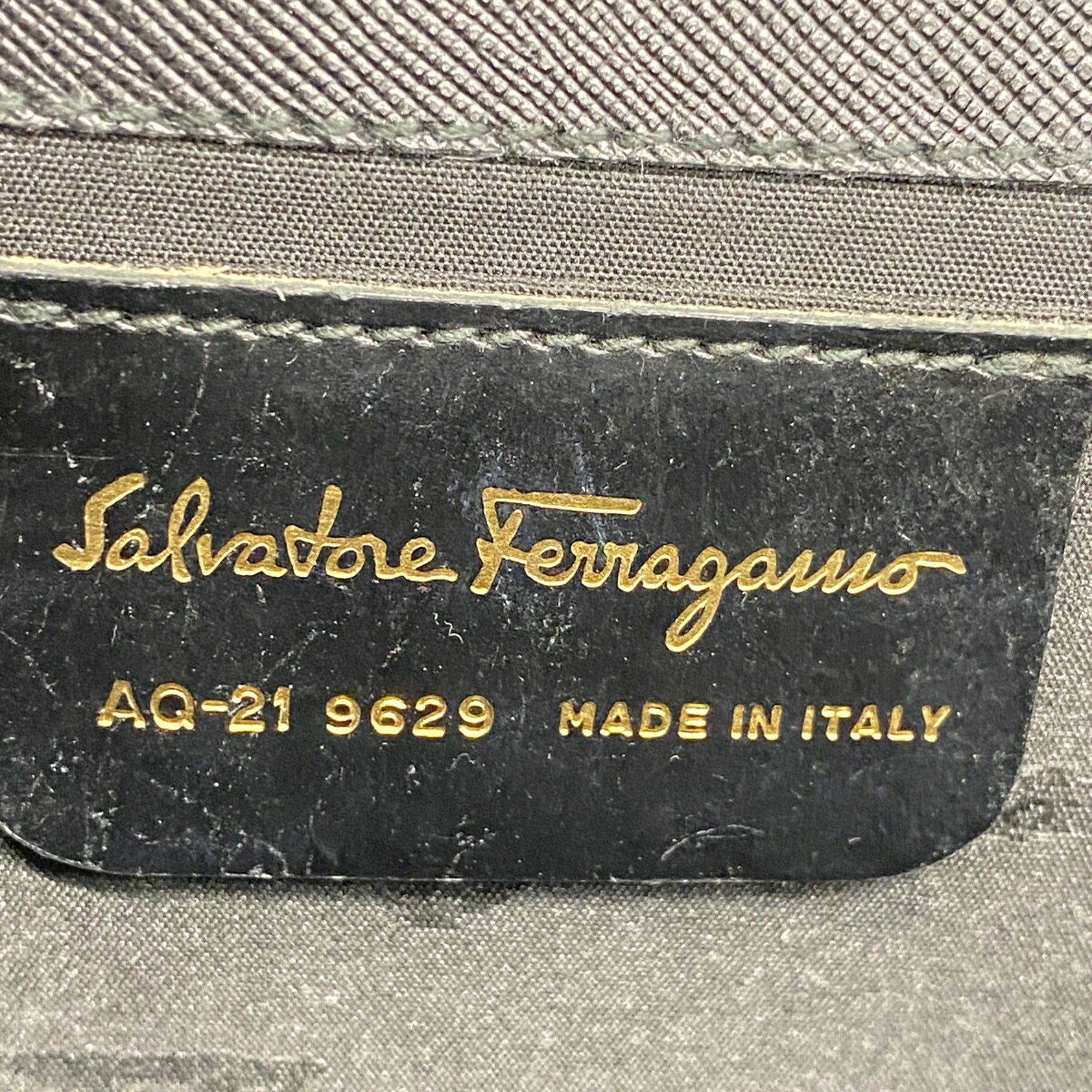 Salvatore Ferragamo Black Leather Shoulder Bag (Pre-Owned)