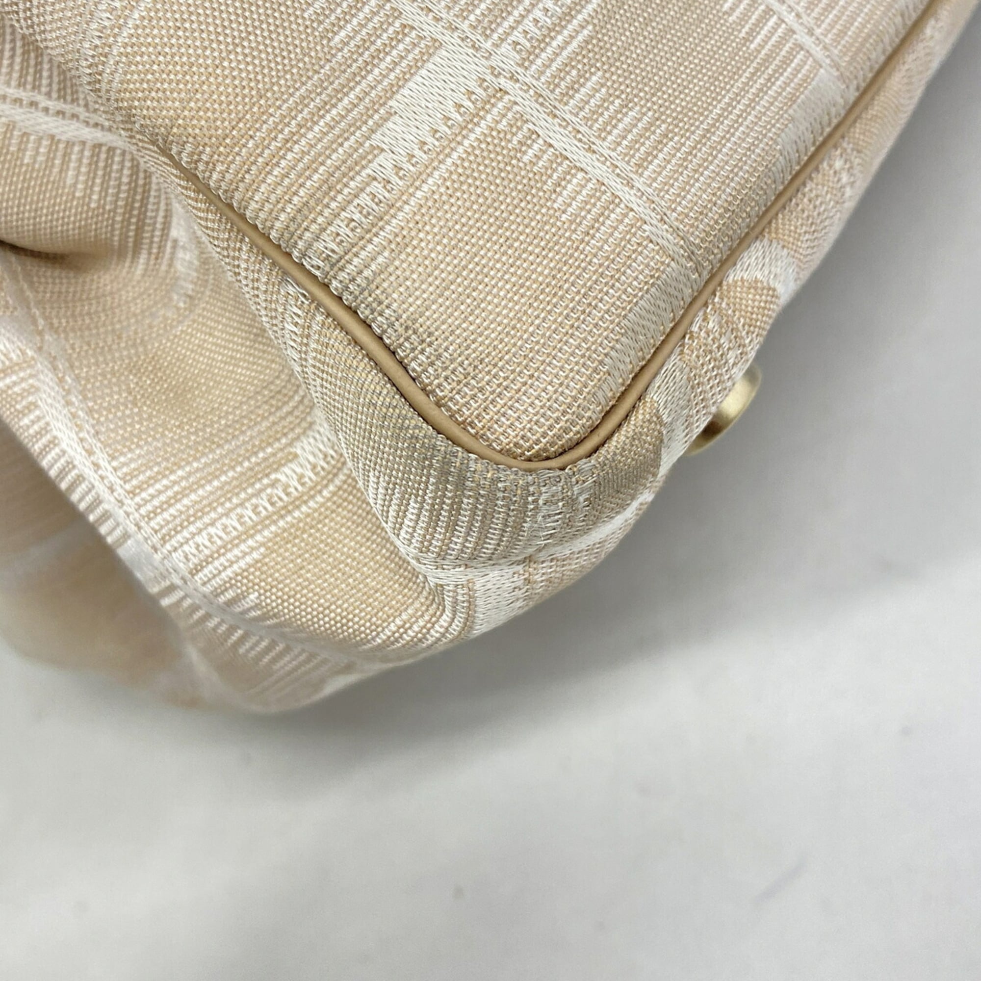 Chanel Beige Nylon Tote Bag (Pre-Owned)