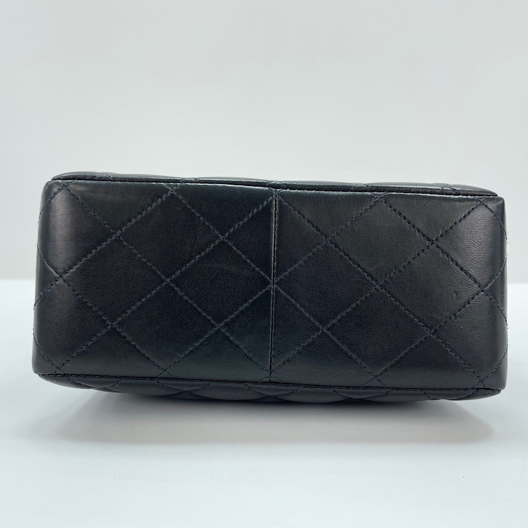 Chanel Black Handbag (Pre-Owned)
