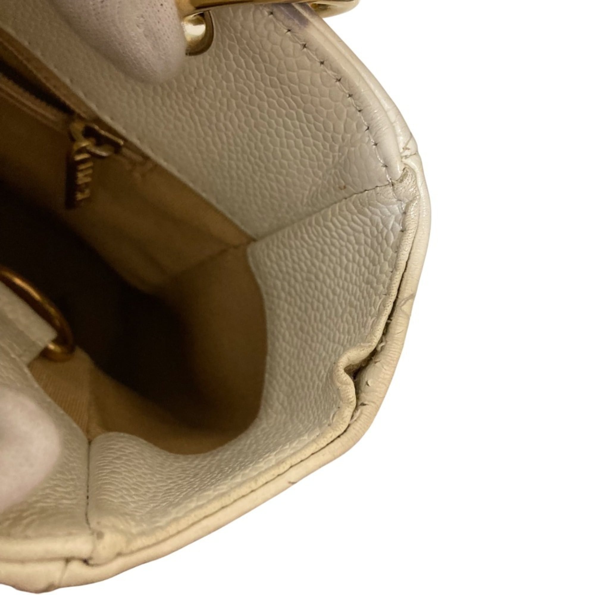 Chanel White Grained Calfskin Shoulder Bag (Pre-Owned)
