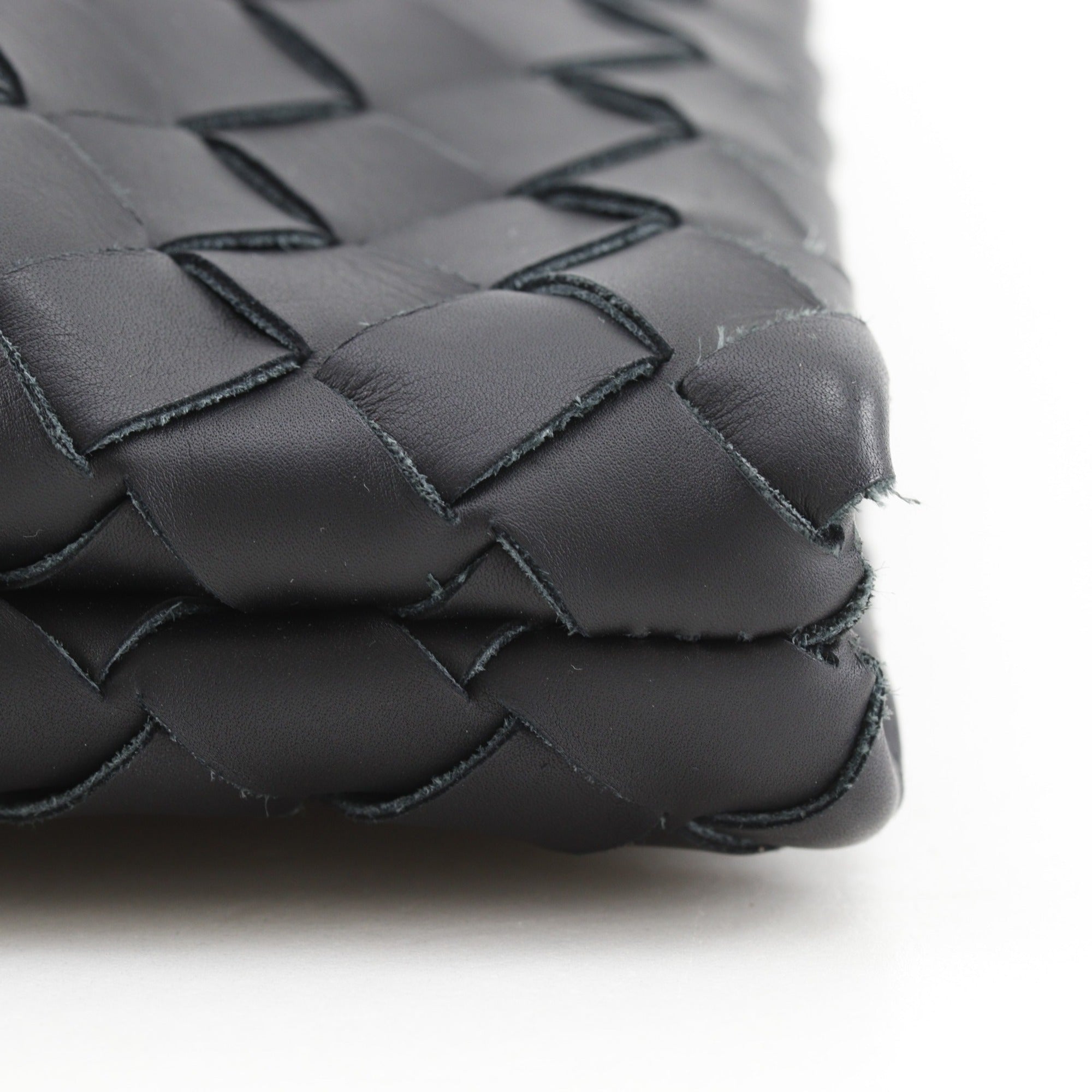 Bottega Veneta Black Leather Clutch Bag (Pre-Owned)