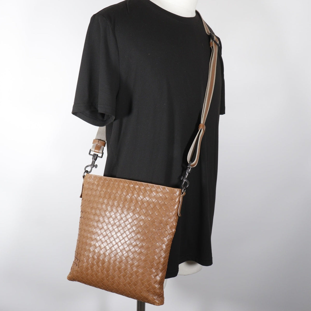 Bottega Veneta Intrecciato Brown Leather Shoulder Bag (Pre-Owned)