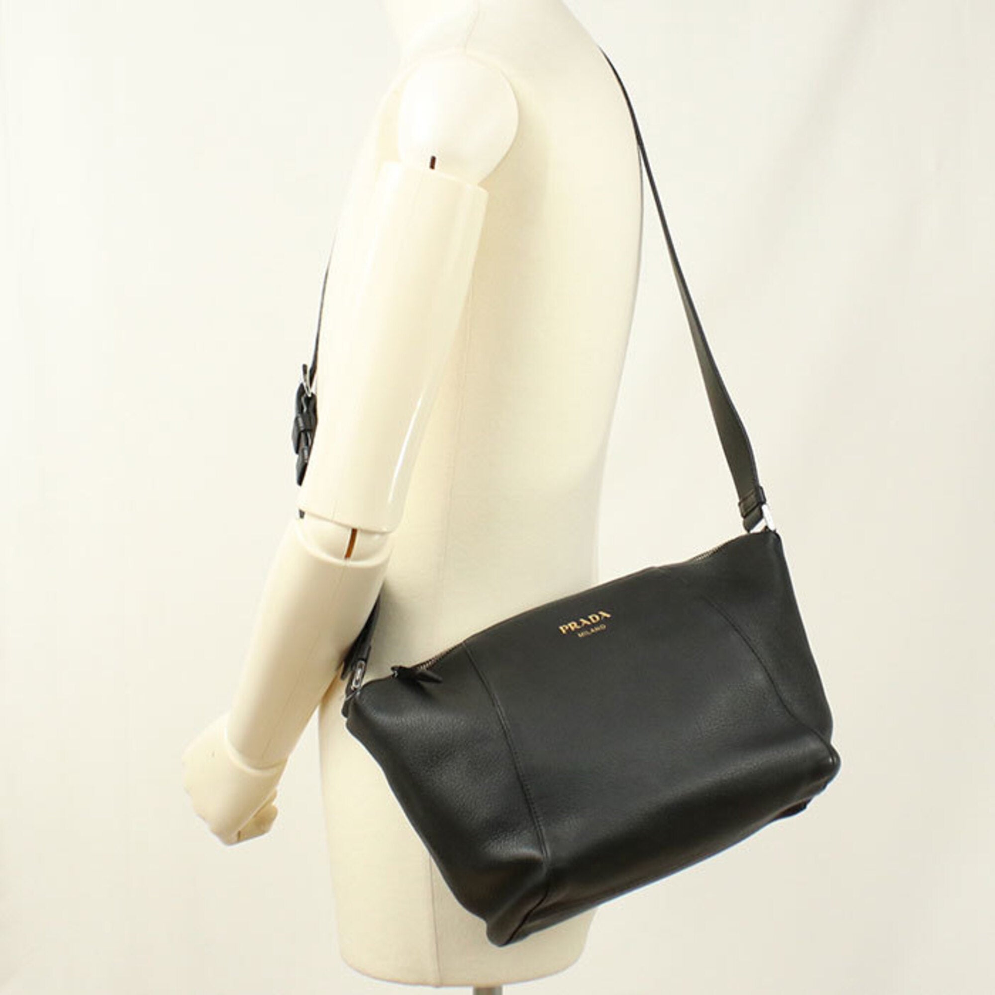 Prada Black Leather Shoulder Bag (Pre-Owned)