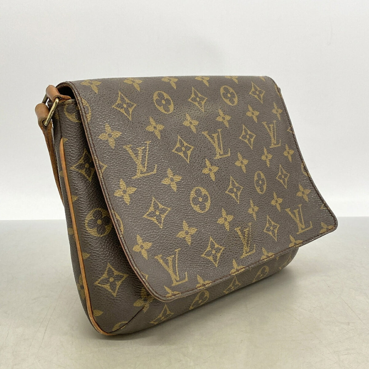 Louis Vuitton Brown Shoulder Bag (Pre-Owned)