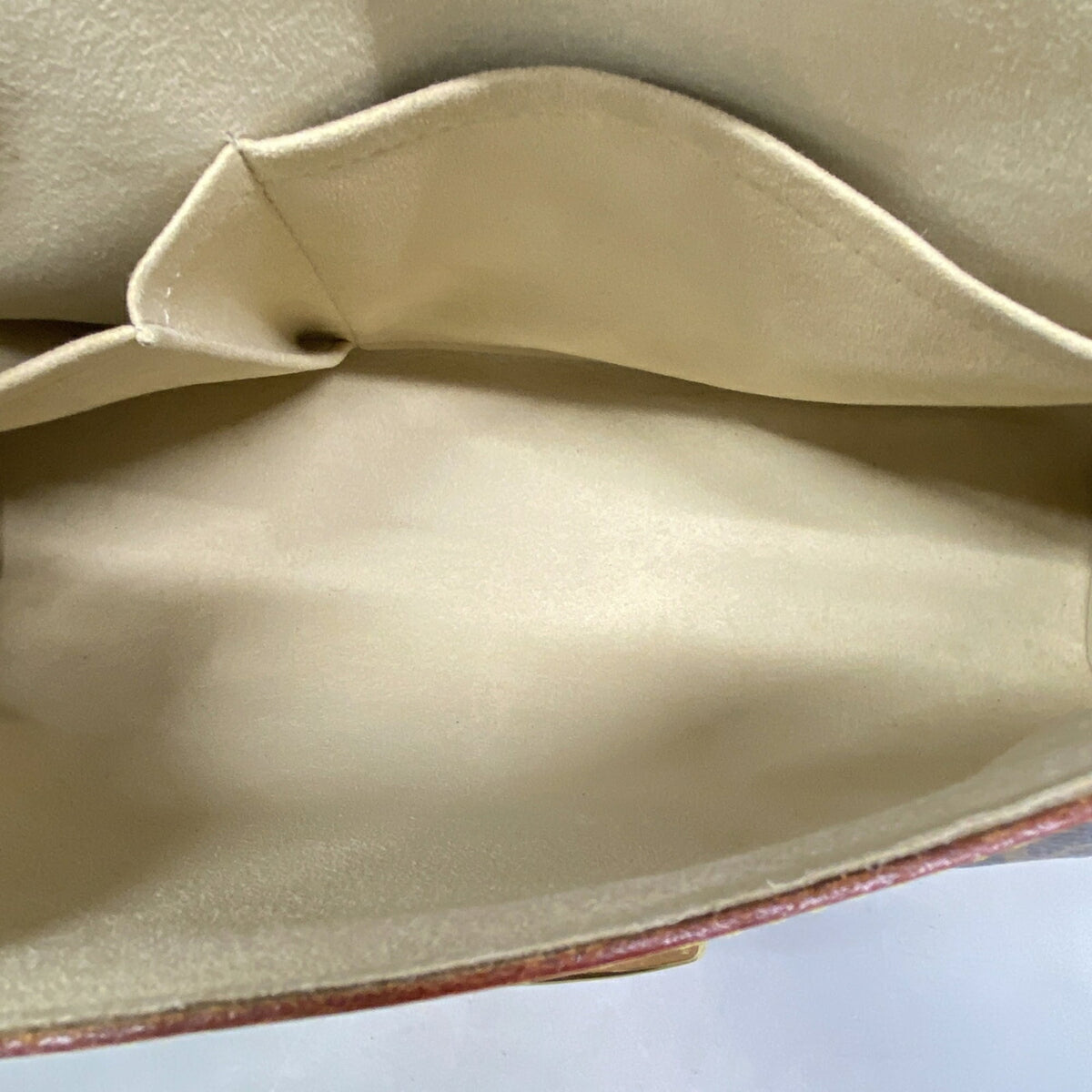 Louis Vuitton Brown Shoulder Bag (Pre-Owned)