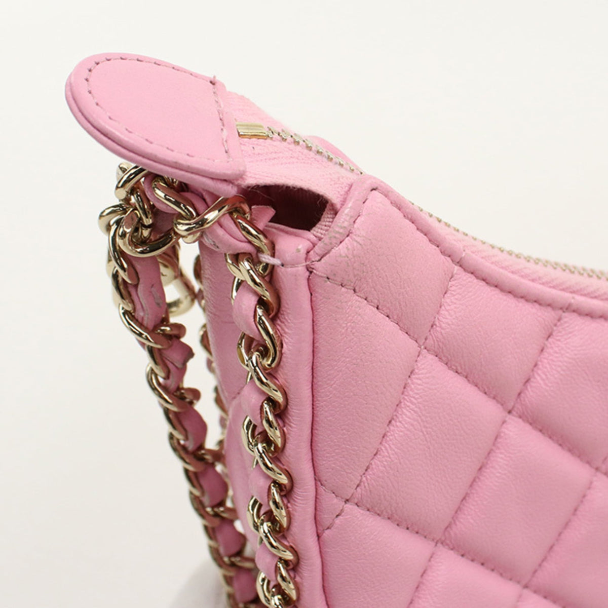 Chanel Pink Leather Shoulder Bag (Pre-Owned)