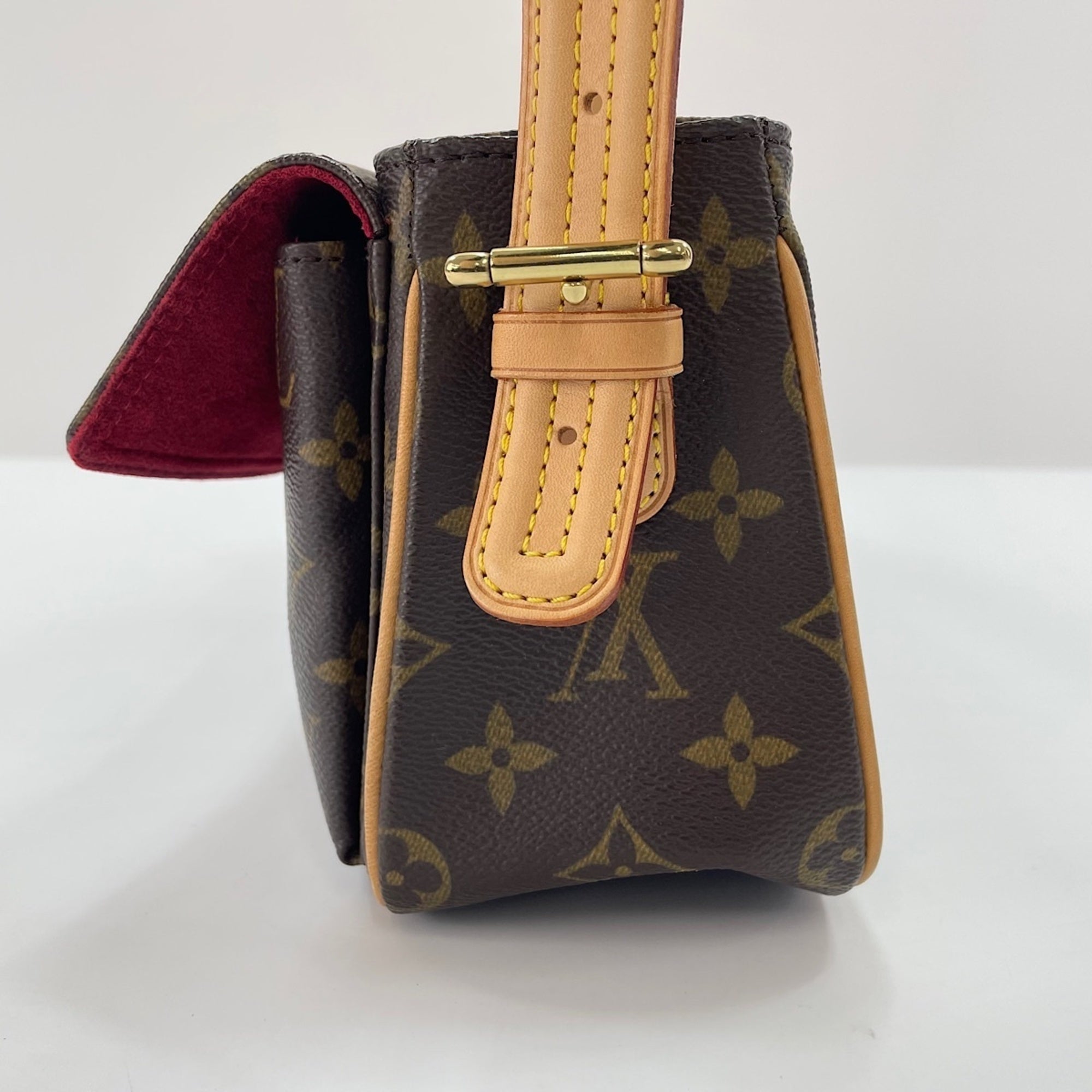 Louis Vuitton Brown Shoulder Bag (Pre-Owned)