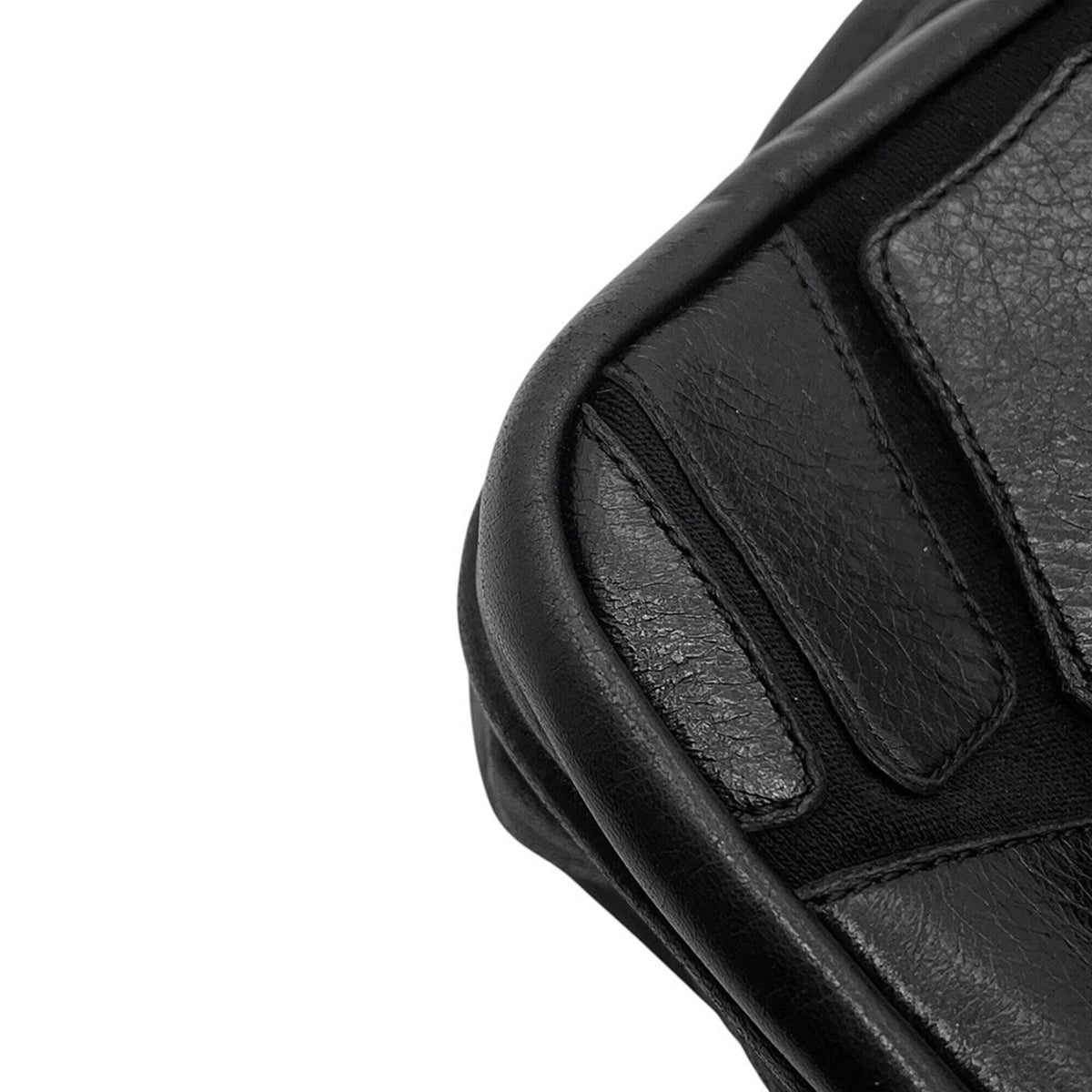 Chanel Black Leather Shoulder Bag (Pre-Owned)