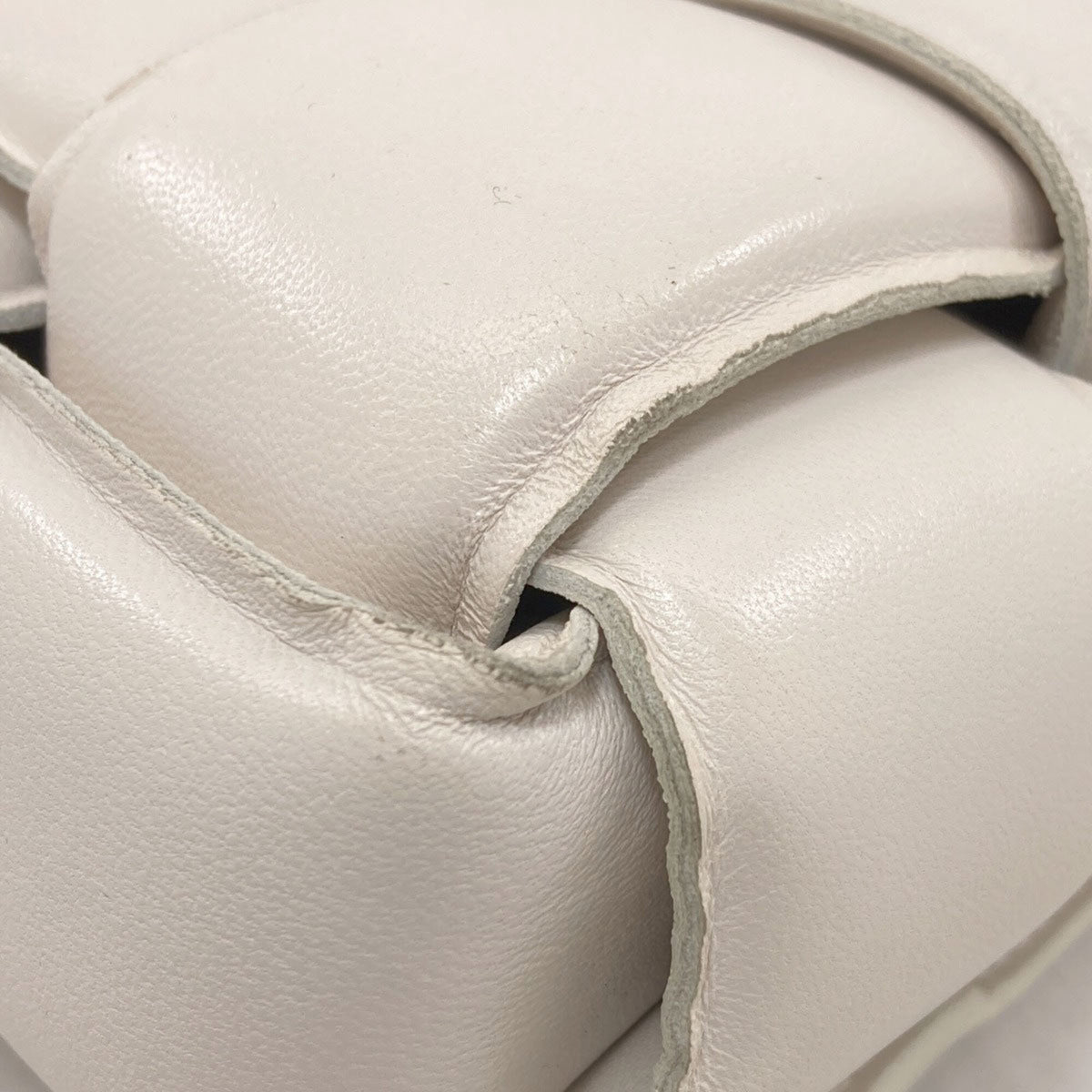 Bottega Veneta White Leather Shoulder Bag (Pre-Owned)