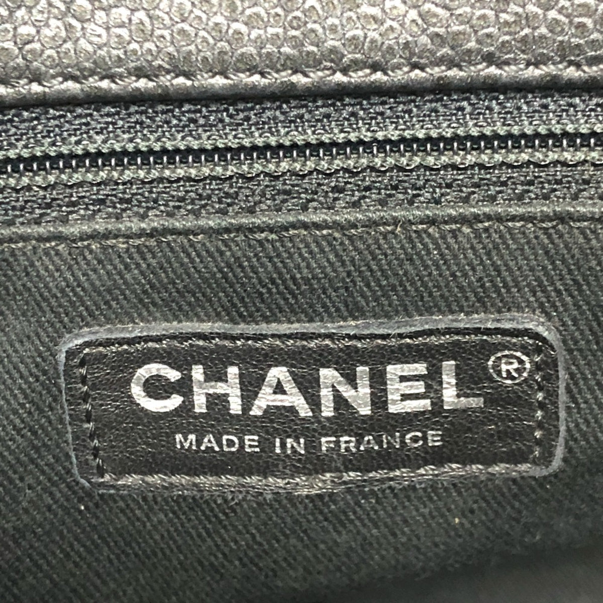 Chanel Black Leather Shoulder Bag (Pre-Owned)